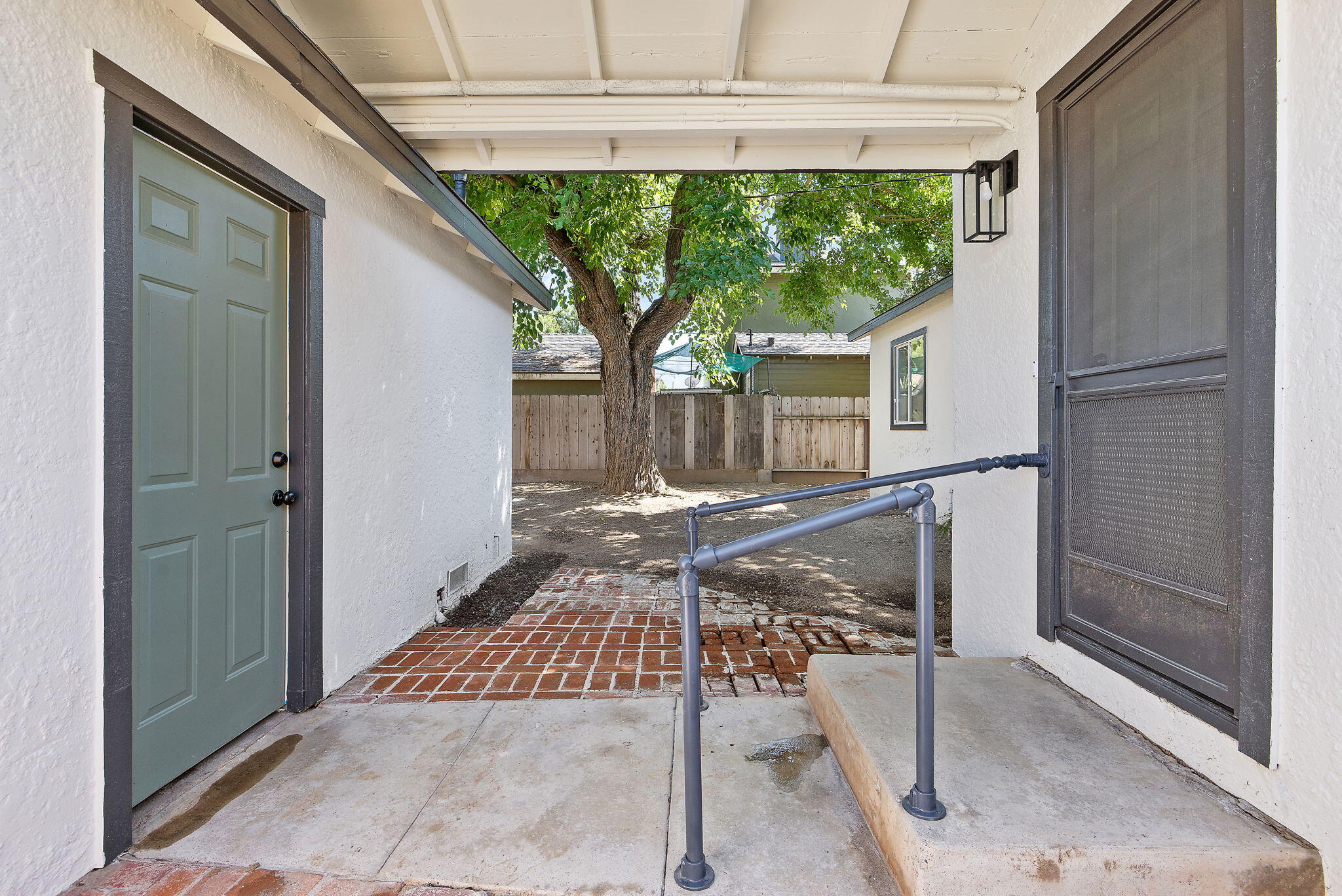 301 Lenox Ave, Exeter, CA 93221