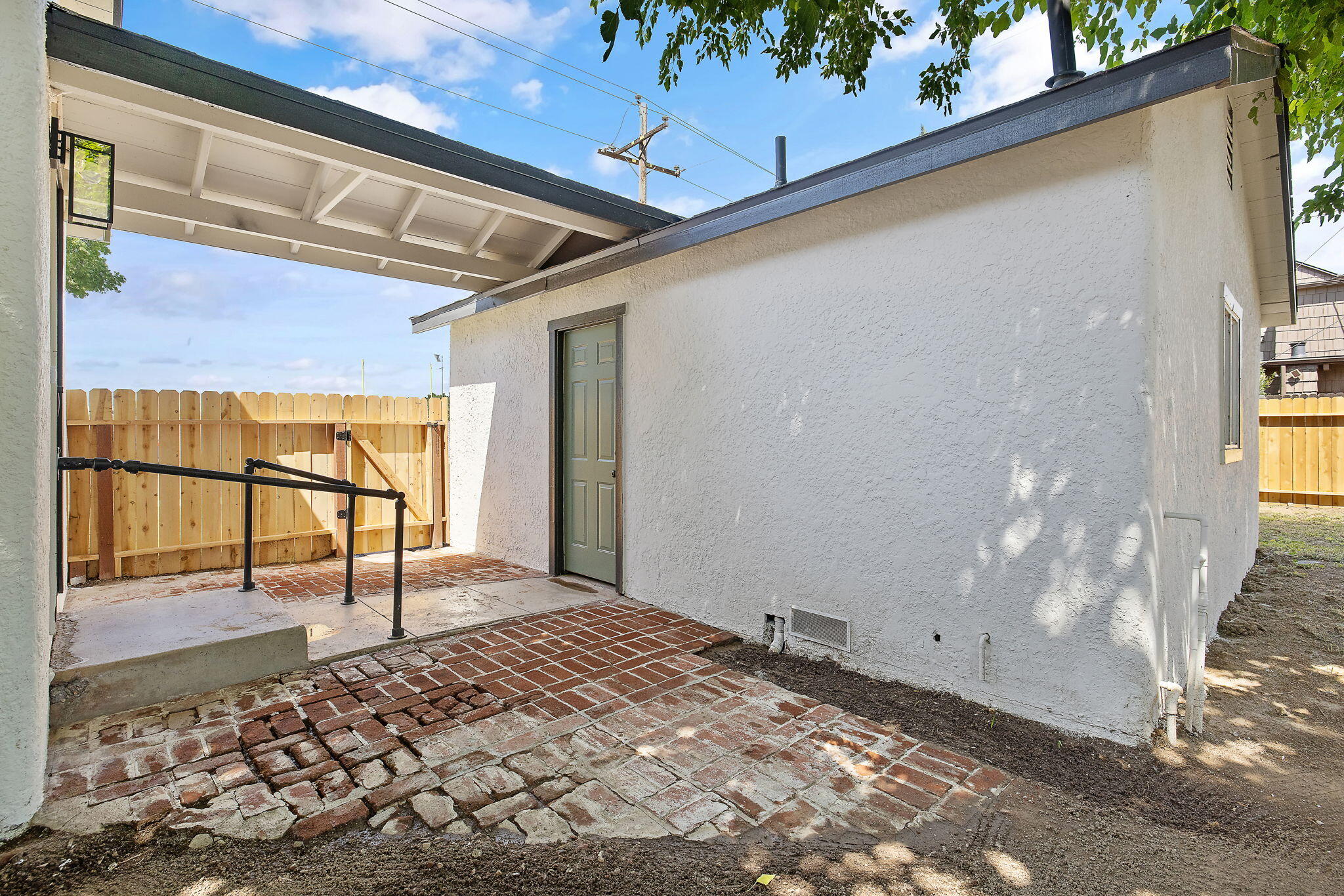 301 Lenox Ave, Exeter, CA 93221