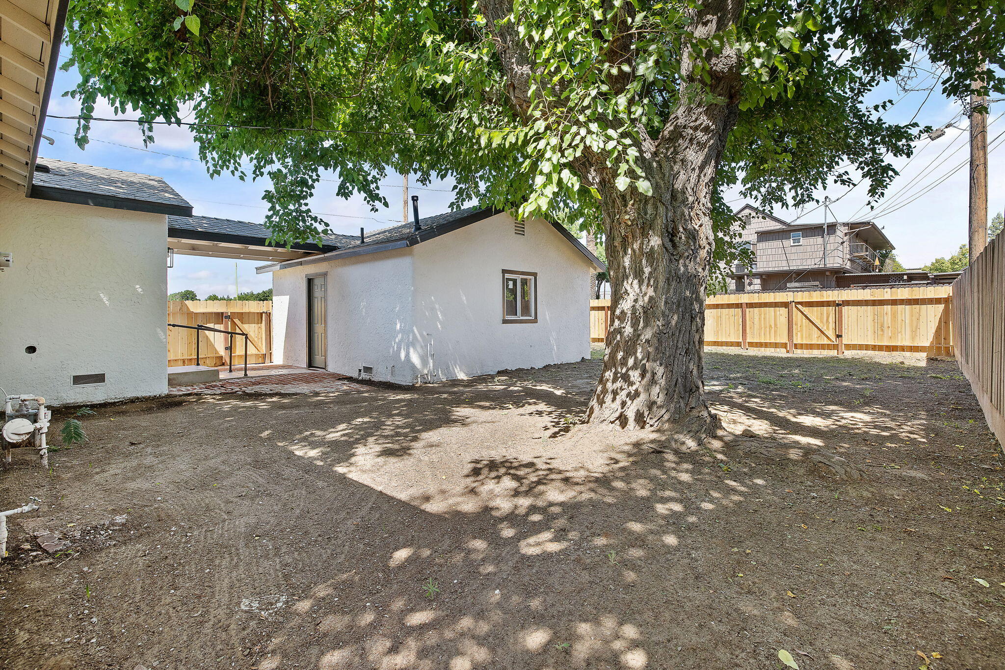 301 Lenox Ave, Exeter, CA 93221