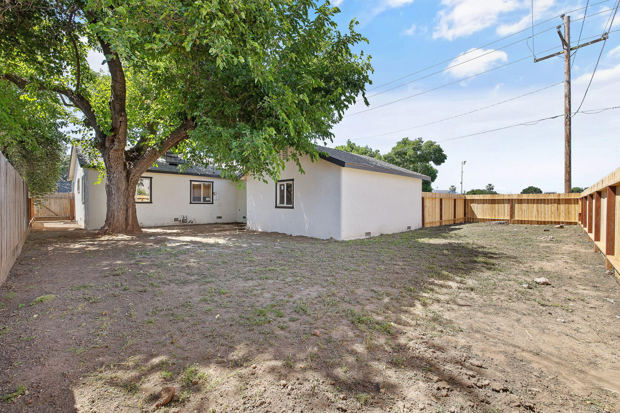 301 Lenox Ave, Exeter, CA 93221