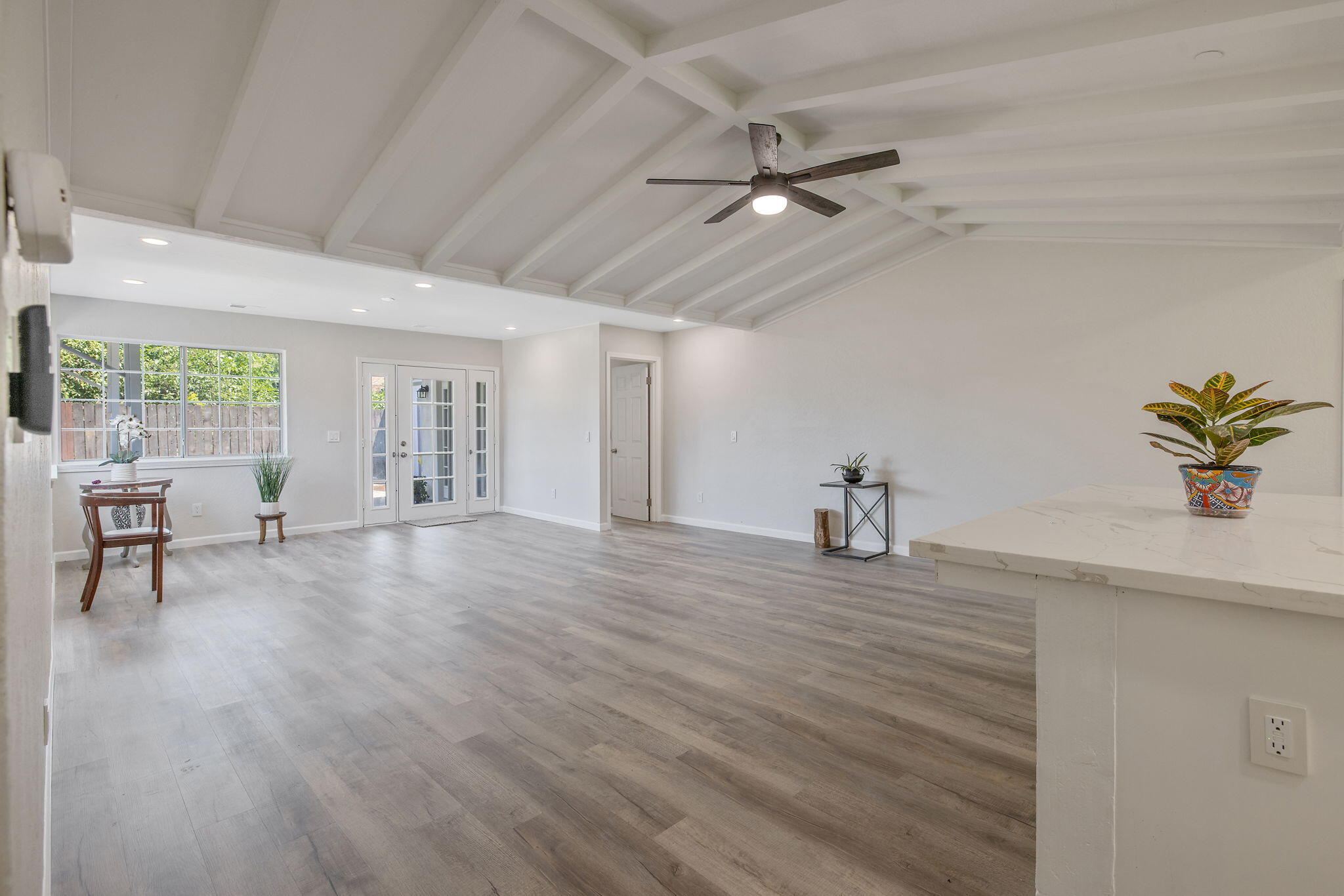 622 W Howard Ave, Visalia, CA 93277