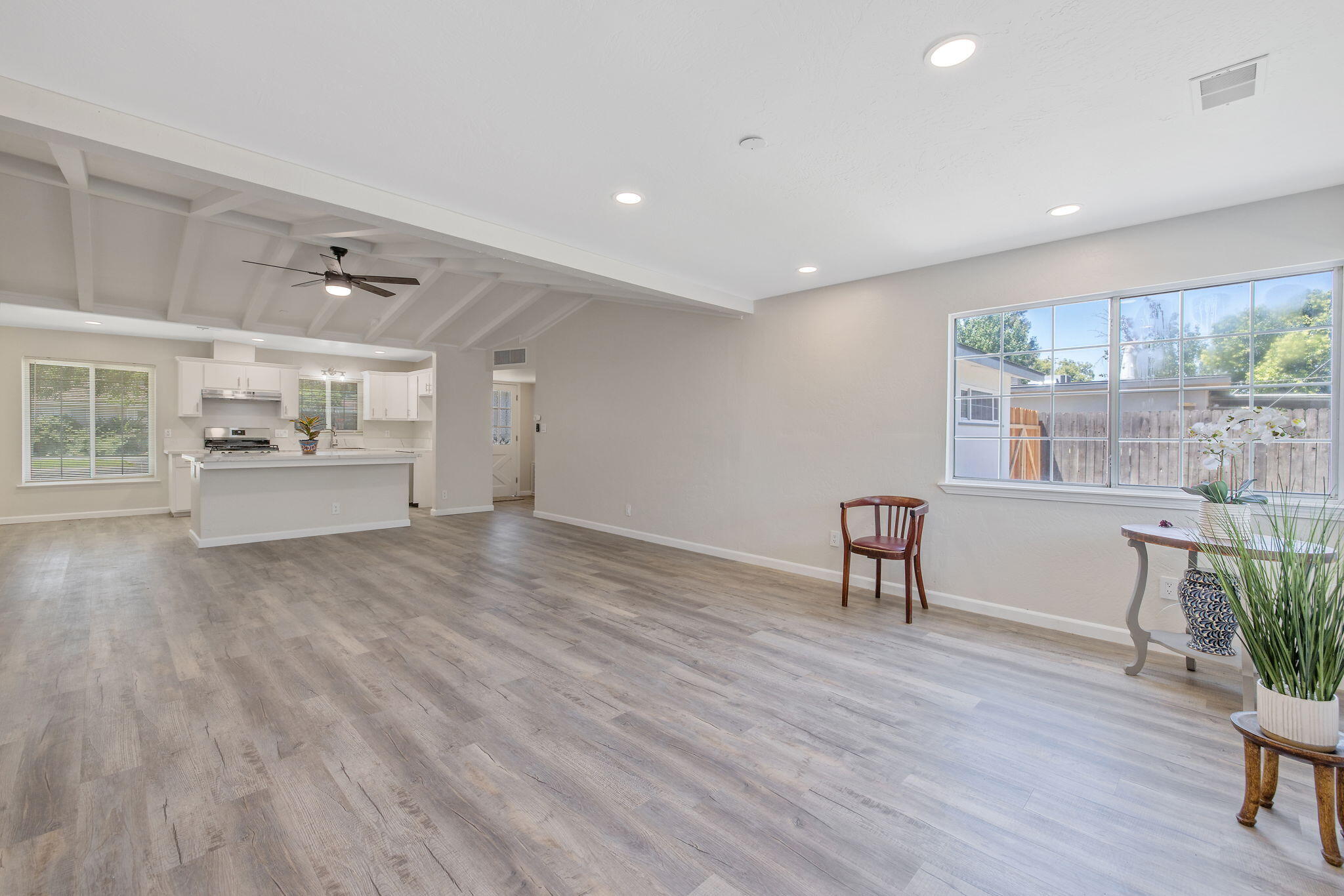 622 W Howard Ave, Visalia, CA 93277