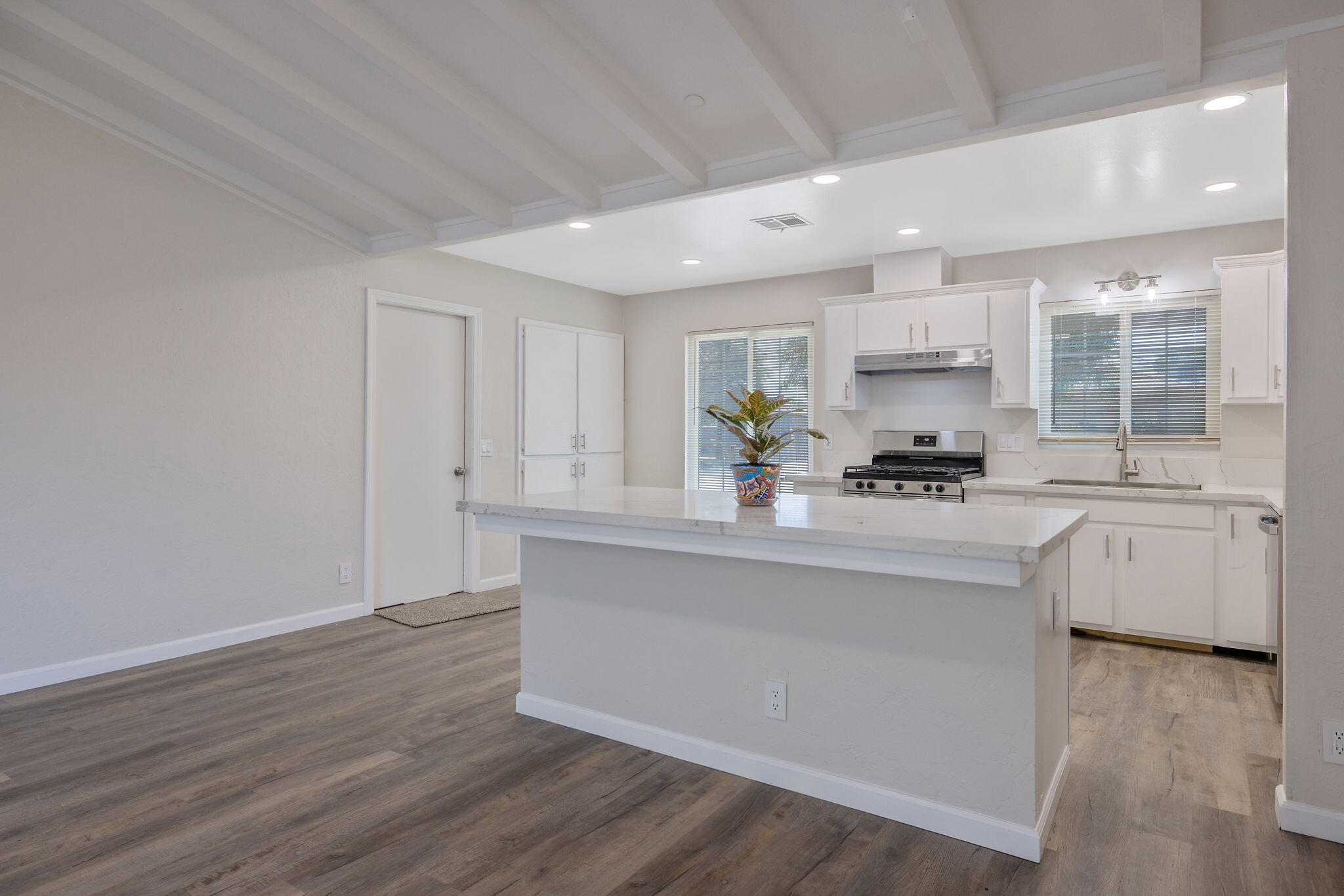 622 W Howard Ave, Visalia, CA 93277