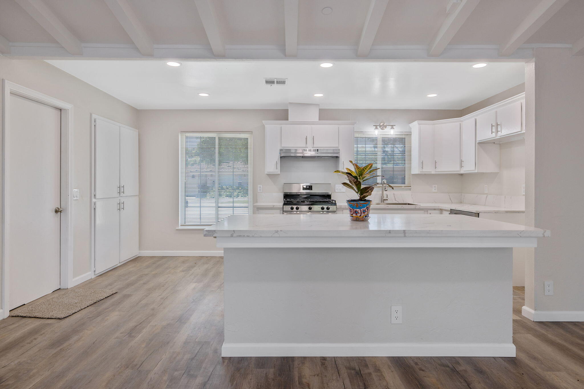 622 W Howard Ave, Visalia, CA 93277