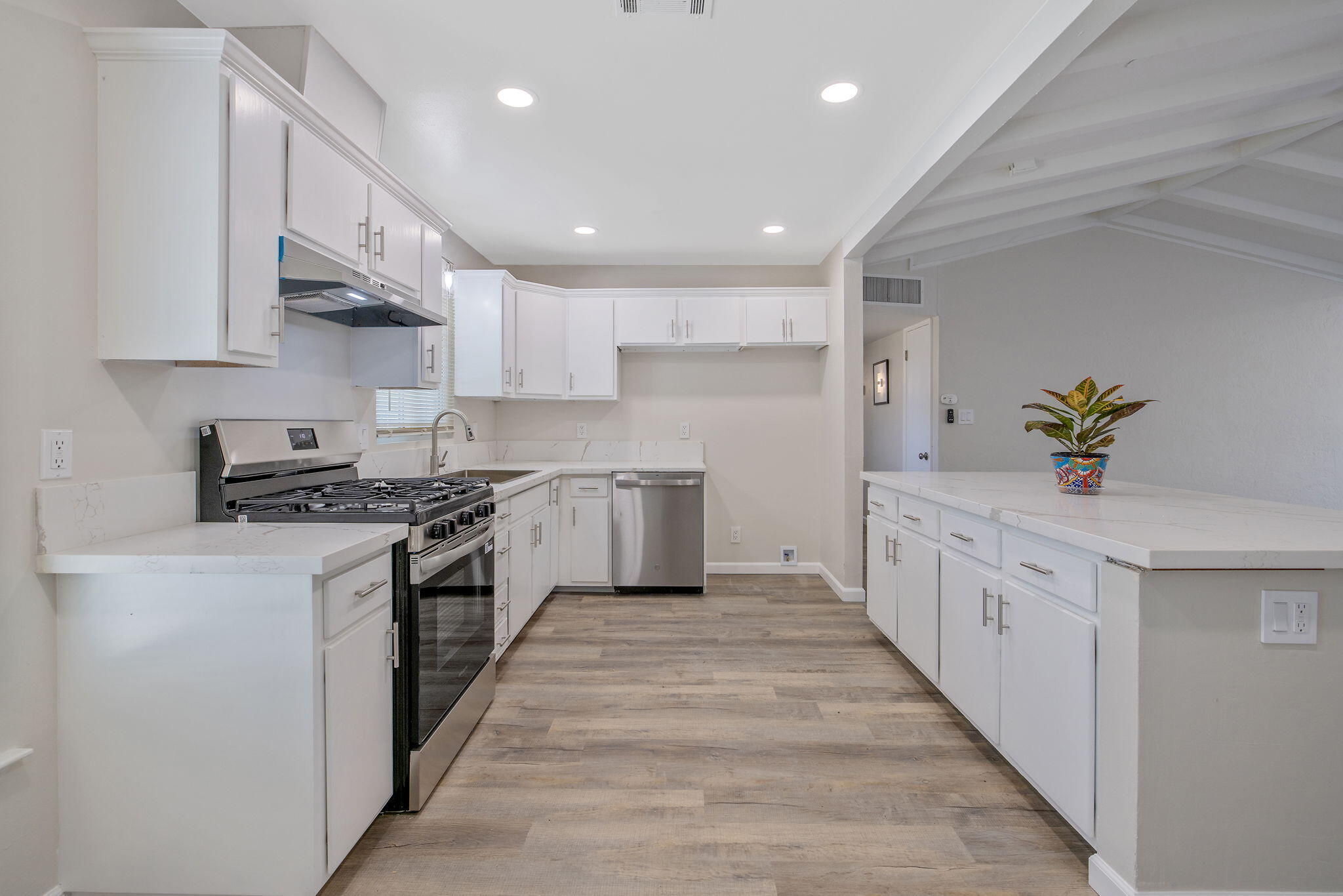 622 W Howard Ave, Visalia, CA 93277