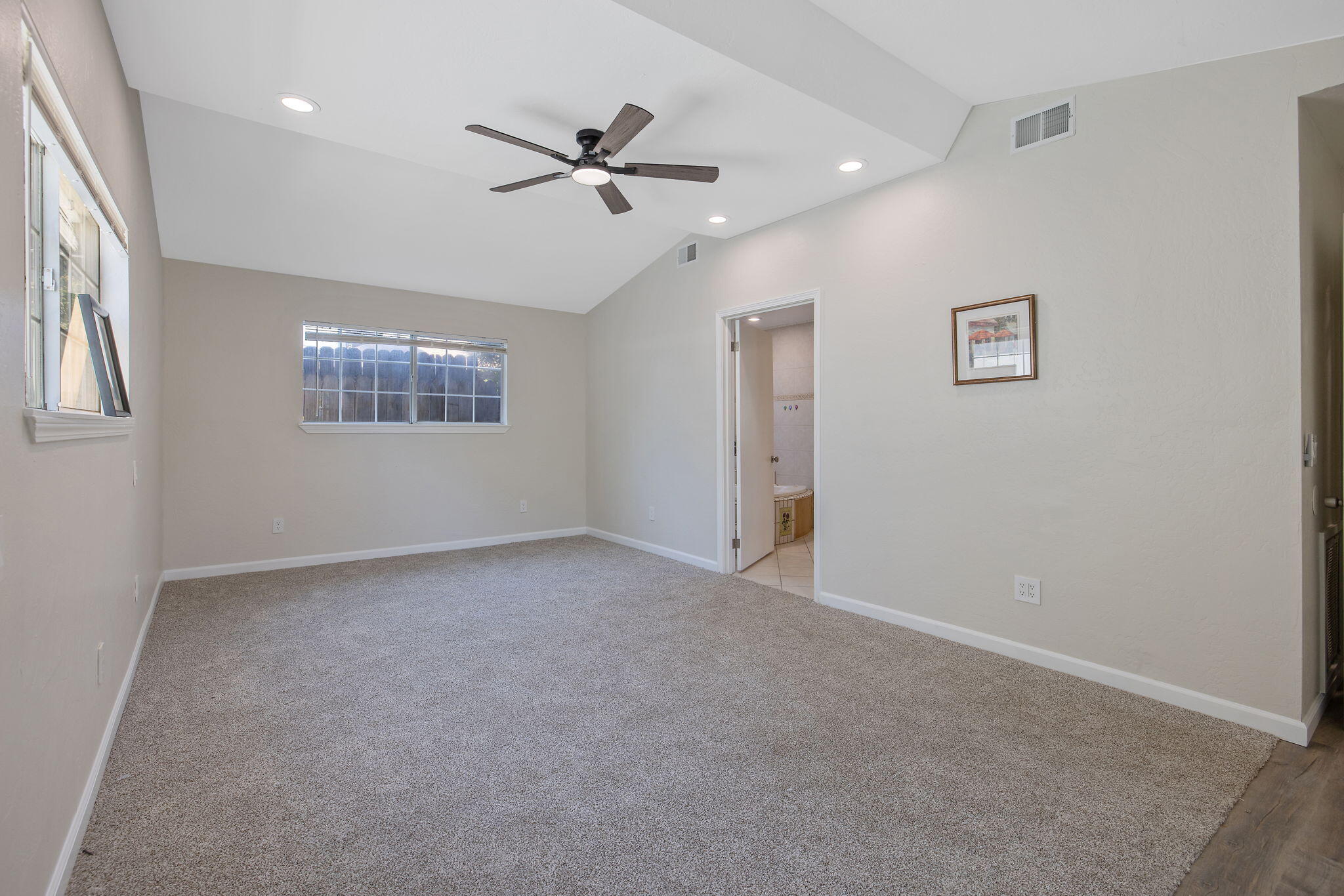 622 W Howard Ave, Visalia, CA 93277
