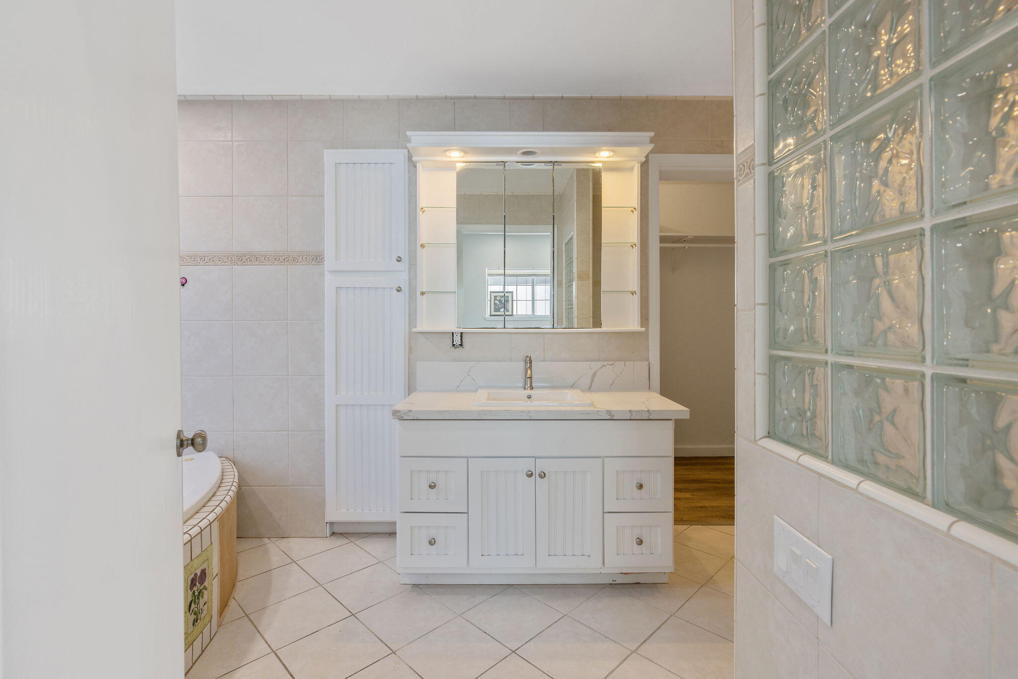 622 W Howard Ave, Visalia, CA 93277