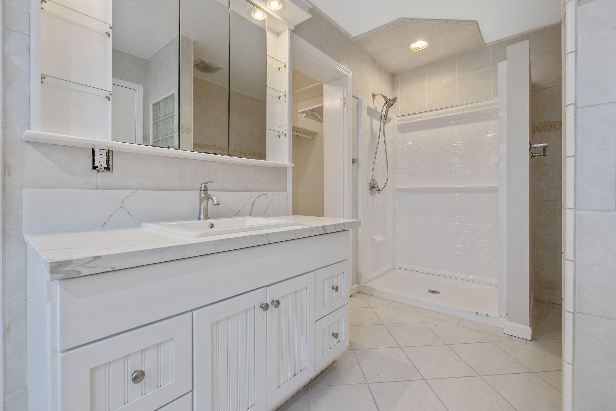 622 W Howard Ave, Visalia, CA 93277