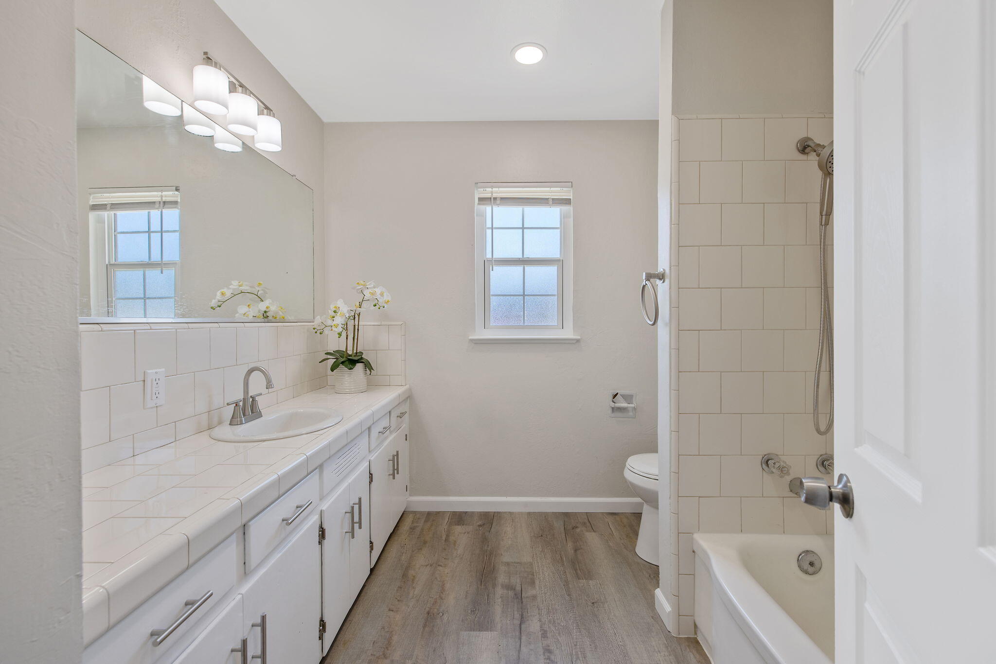 622 W Howard Ave, Visalia, CA 93277