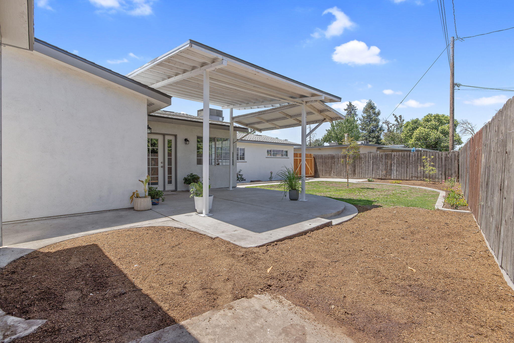 622 W Howard Ave, Visalia, CA 93277