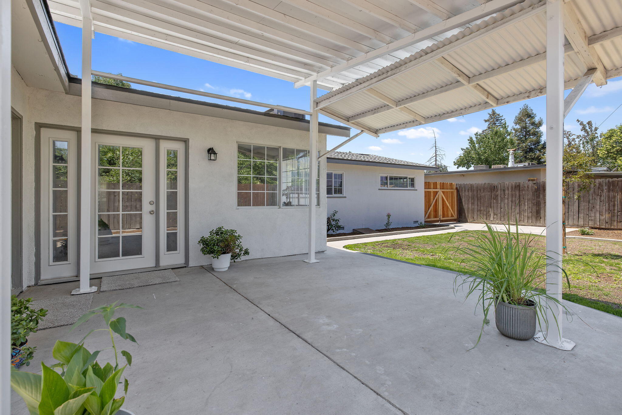622 W Howard Ave, Visalia, CA 93277