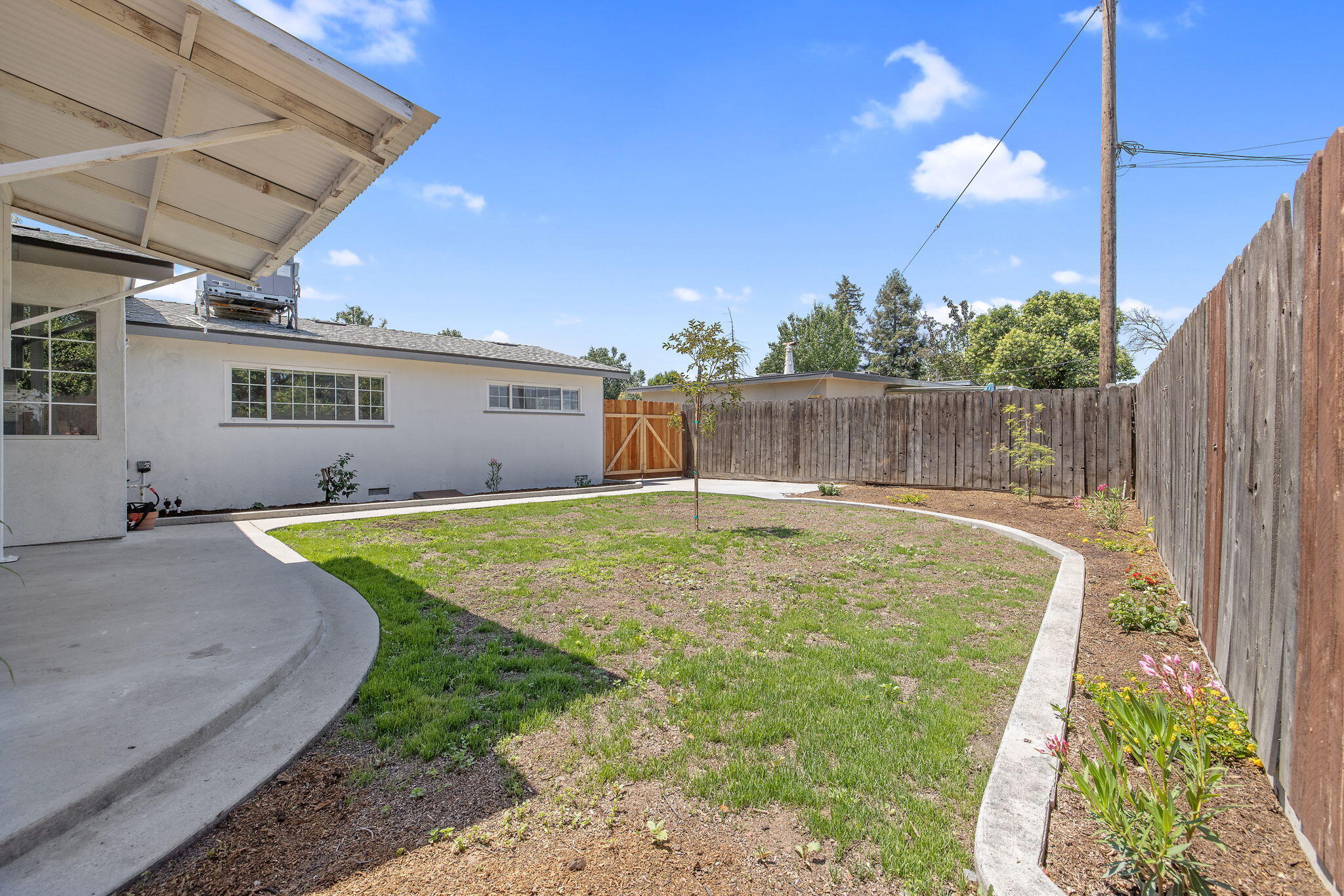 622 W Howard Ave, Visalia, CA 93277