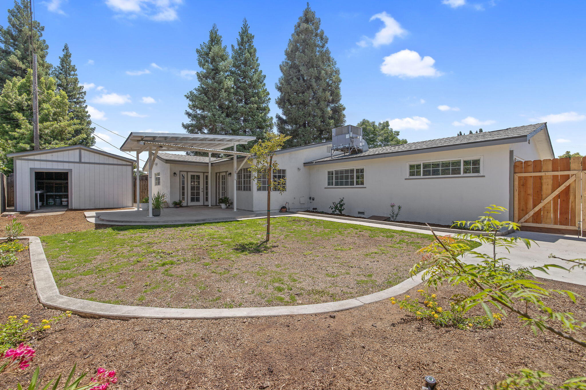 622 W Howard Ave, Visalia, CA 93277