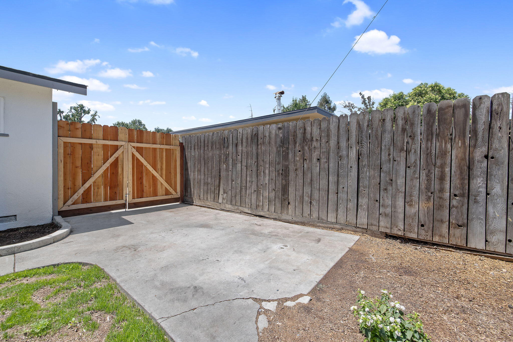 622 W Howard Ave, Visalia, CA 93277