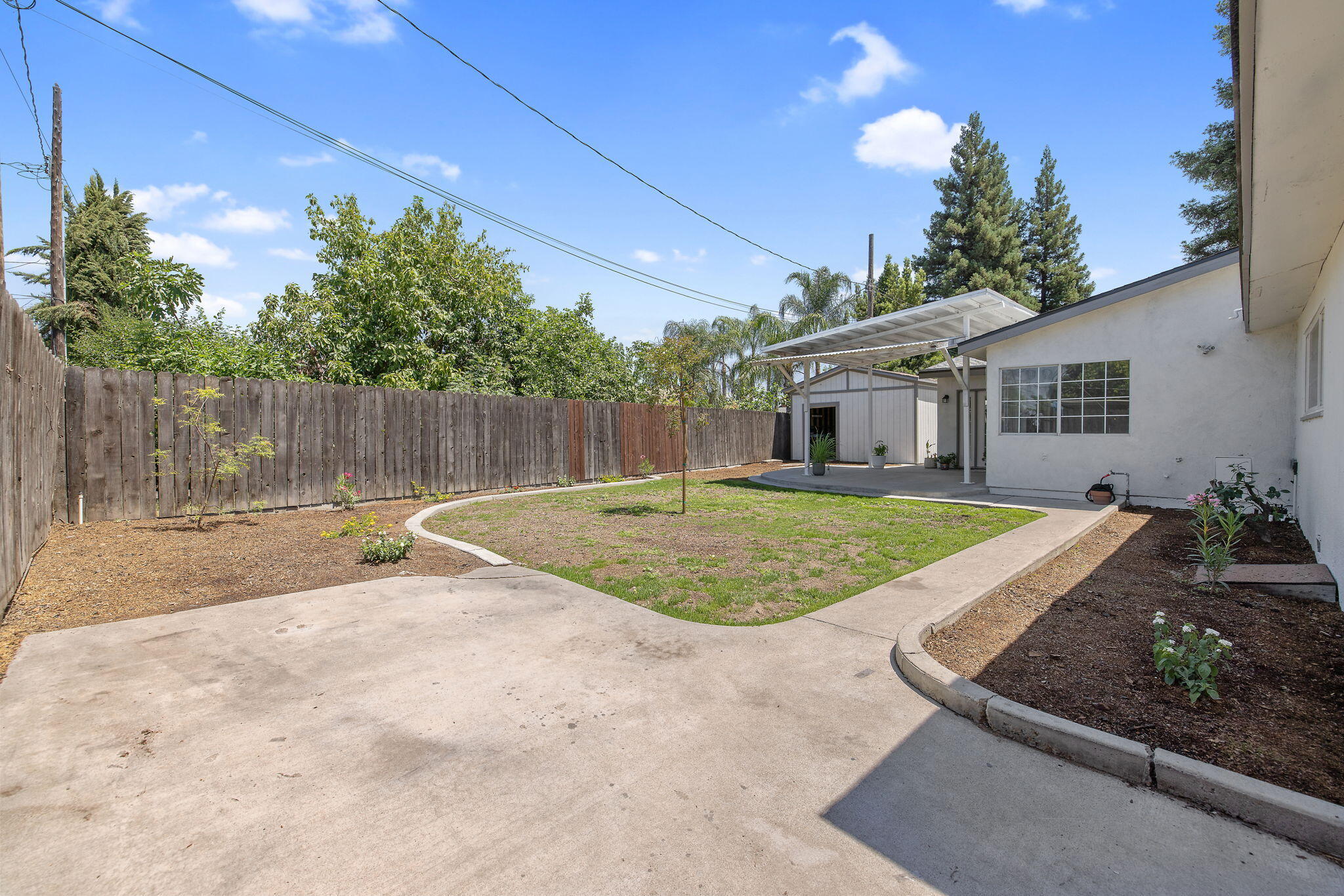 622 W Howard Ave, Visalia, CA 93277