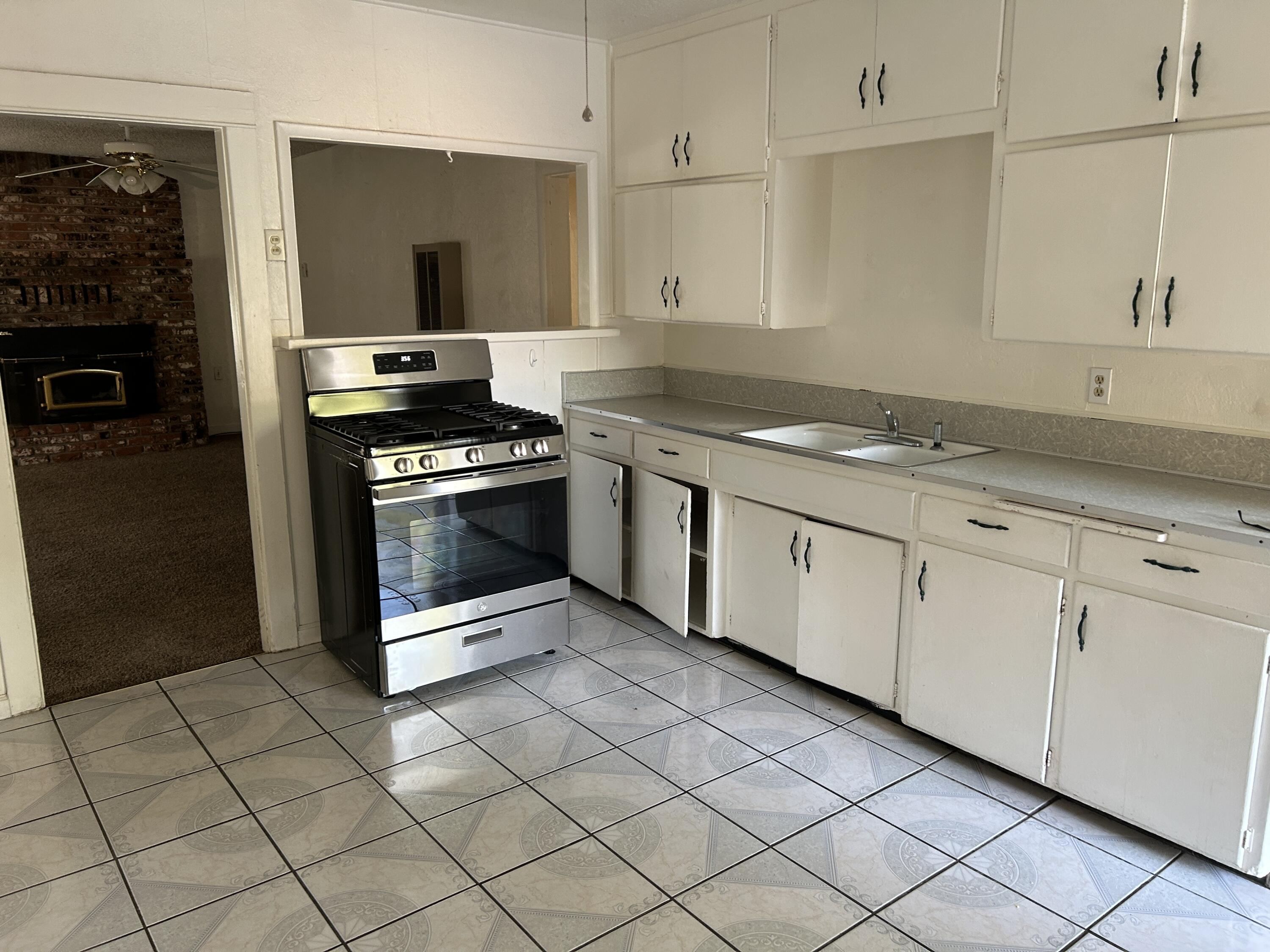 766 W Morton Ave, Porterville, CA 93257