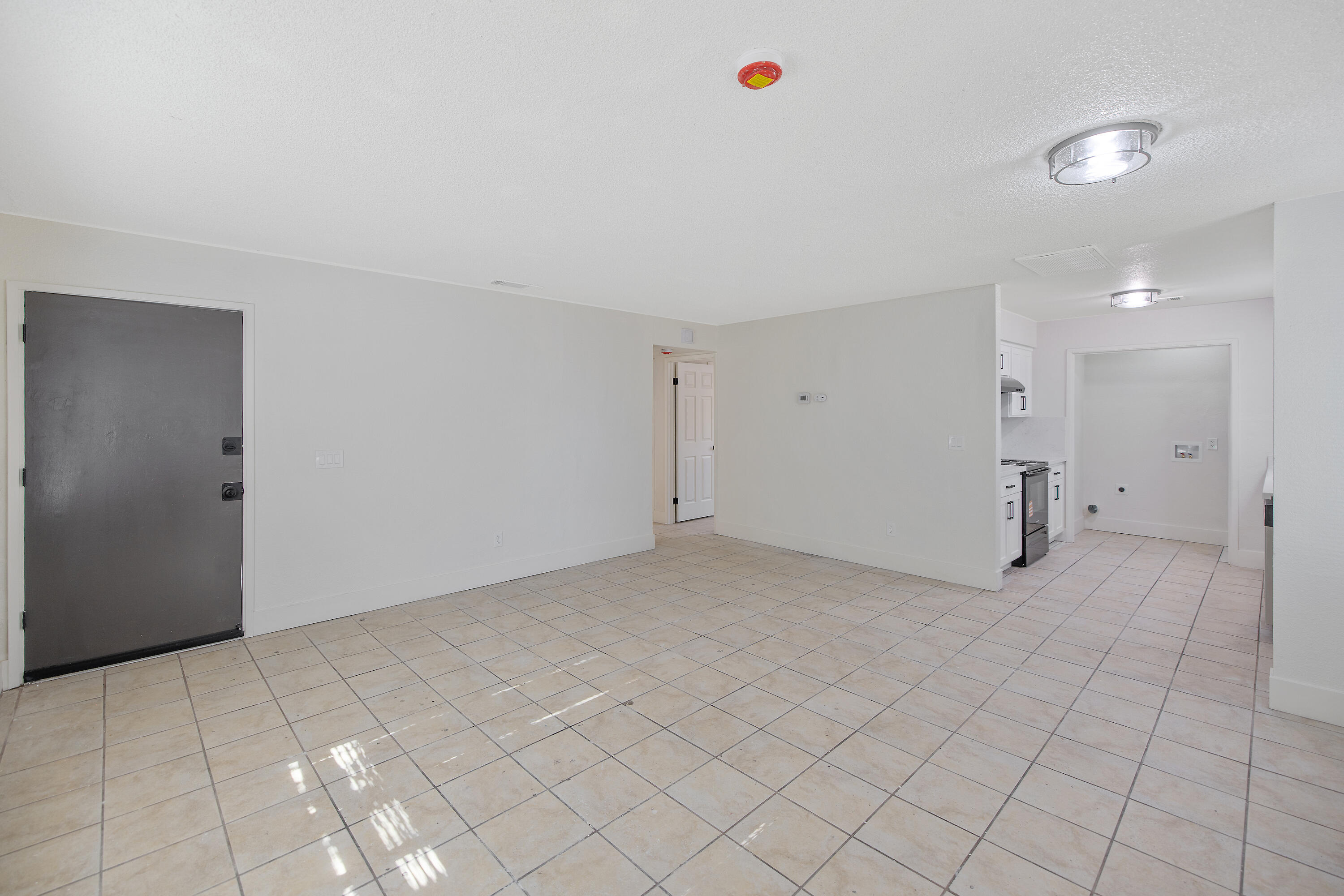 2251 E Clay Ave, Fresno, CA 93701
