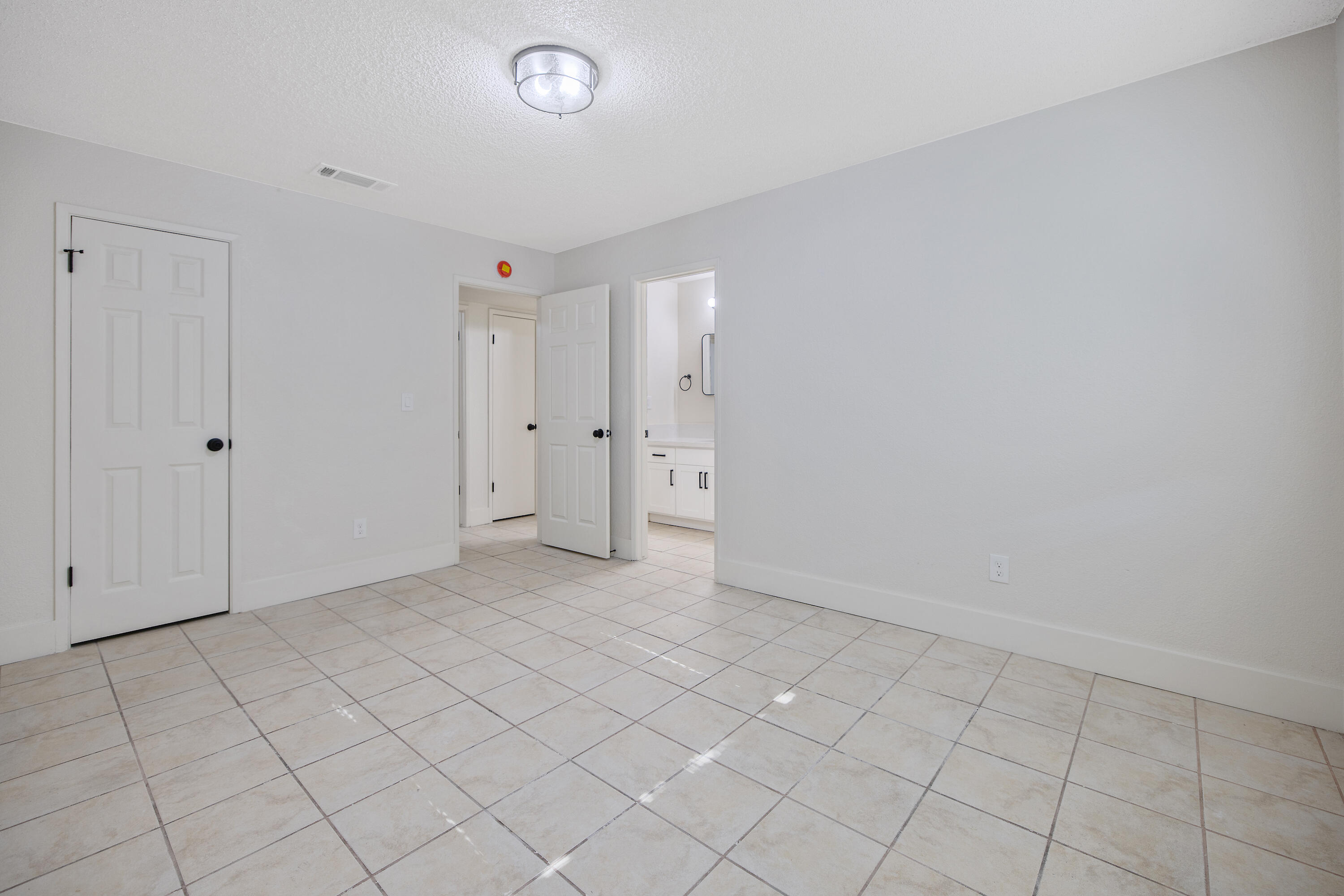 2251 E Clay Ave, Fresno, CA 93701