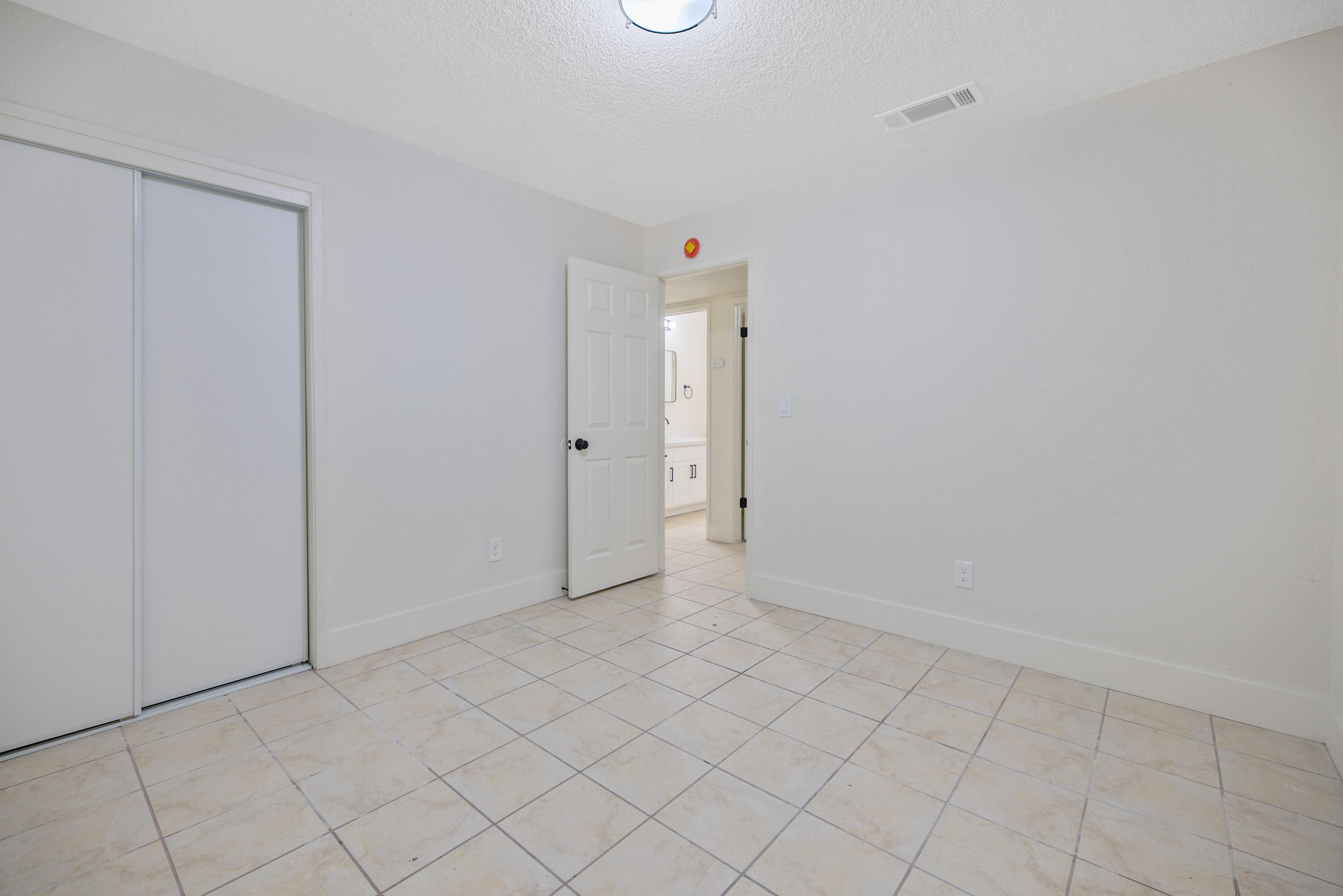 2251 E Clay Ave, Fresno, CA 93701