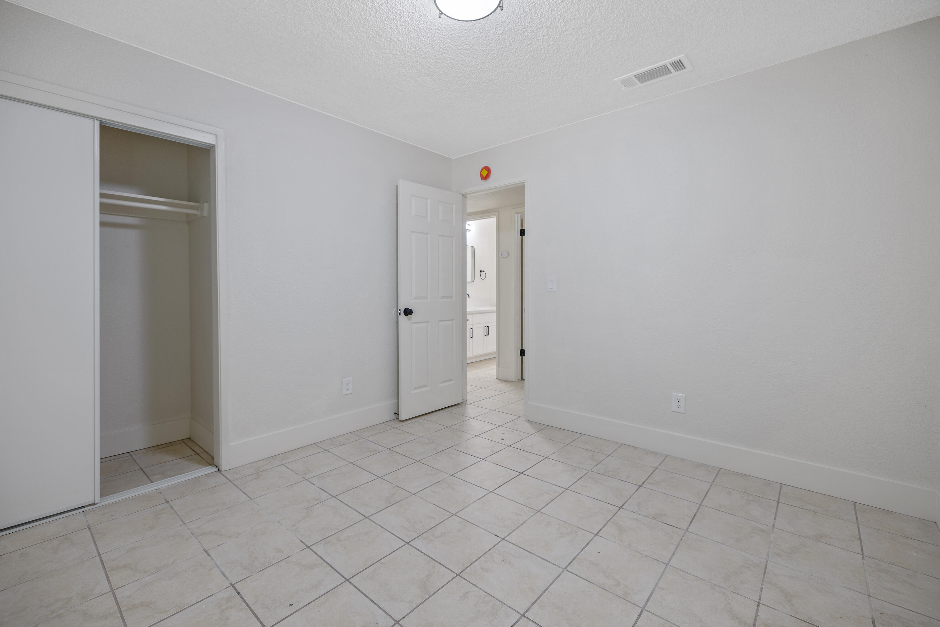 2251 E Clay Ave, Fresno, CA 93701