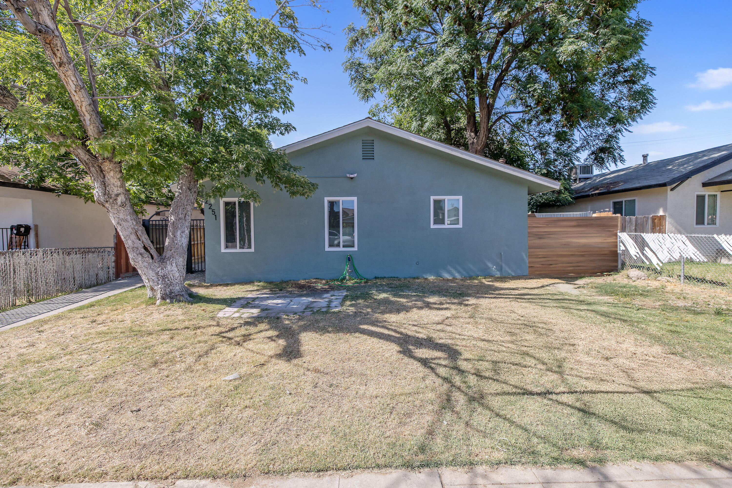 2251 E Clay Ave, Fresno, CA 93701