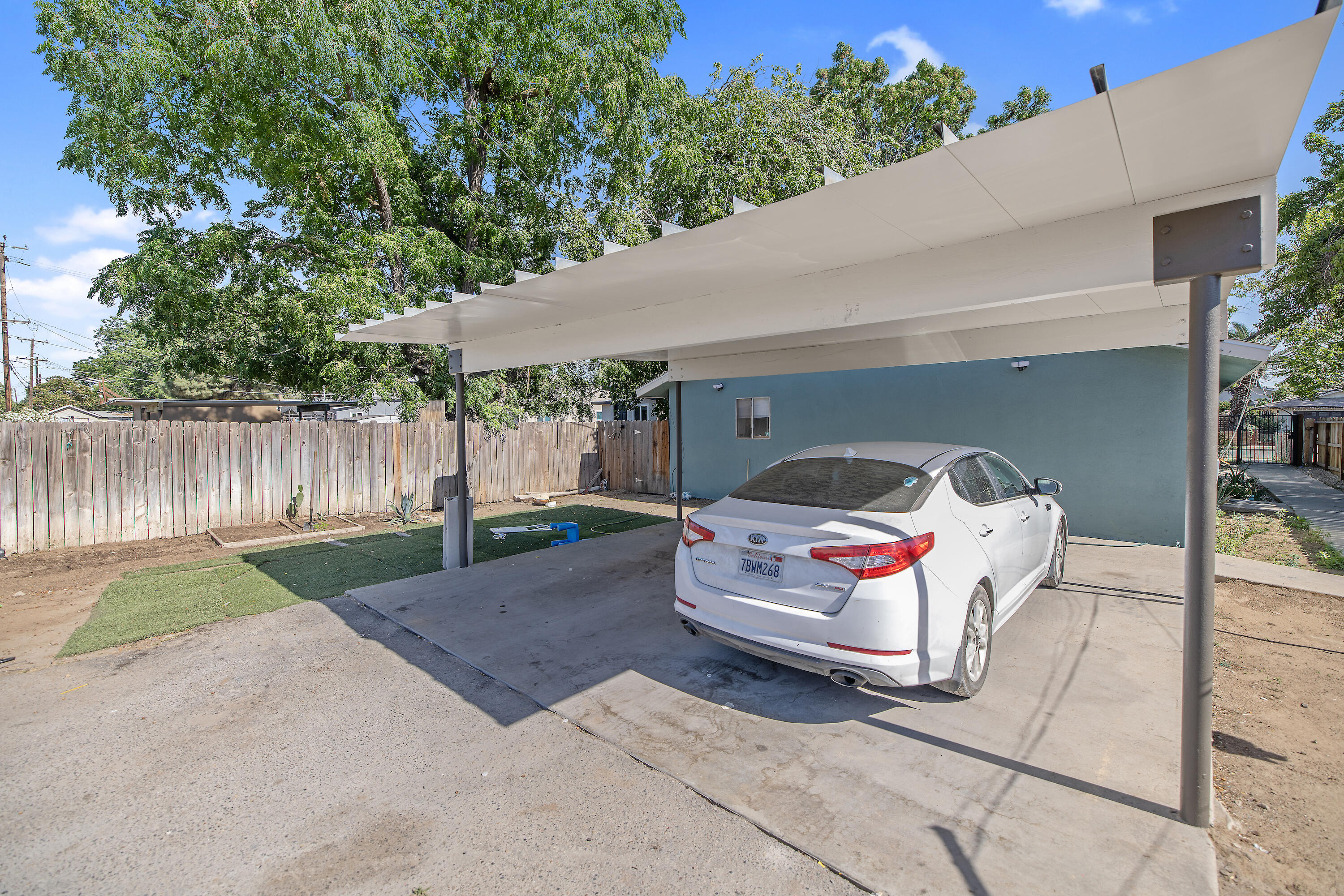 2251 E Clay Ave, Fresno, CA 93701