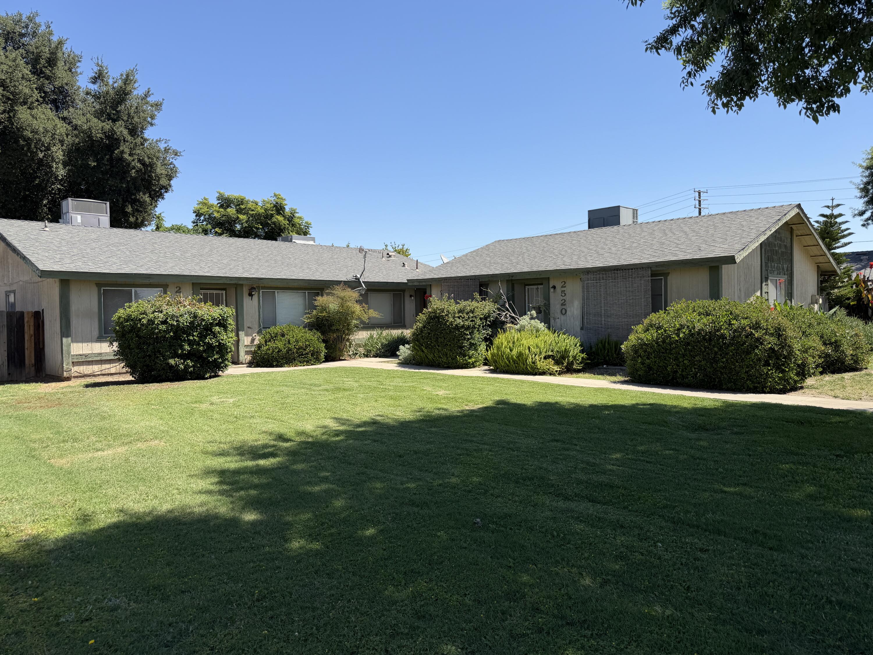2520-2524 W Victor Ave, Visalia, CA 93277