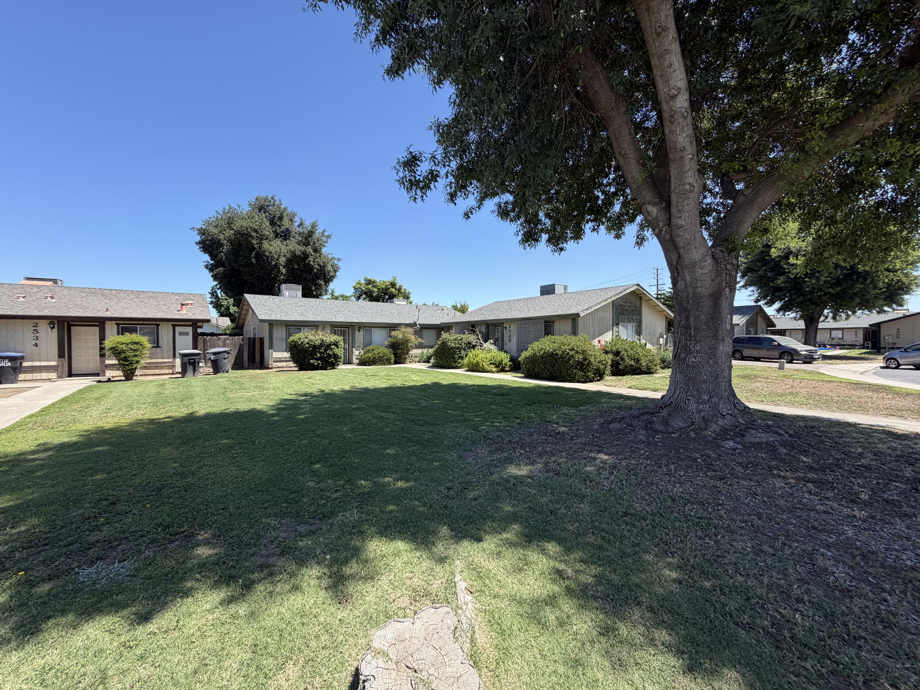 2520-2524 W Victor Ave, Visalia, CA 93277