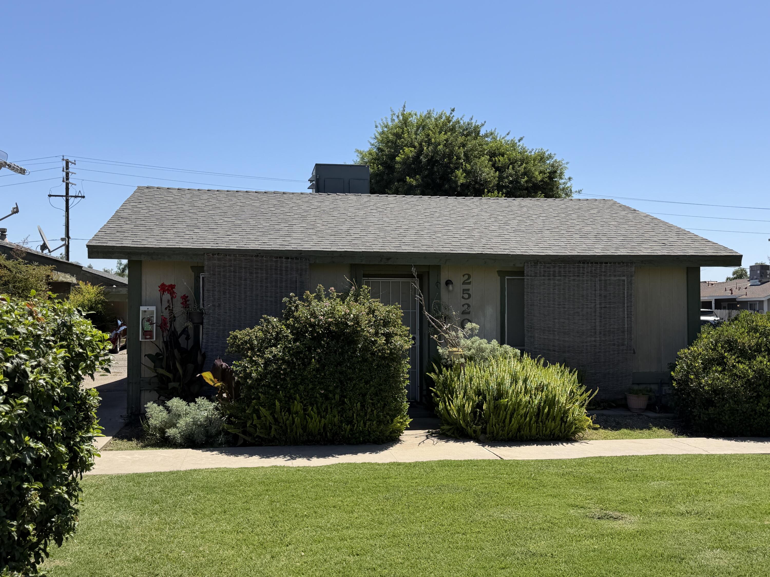 2520-2524 W Victor Ave, Visalia, CA 93277