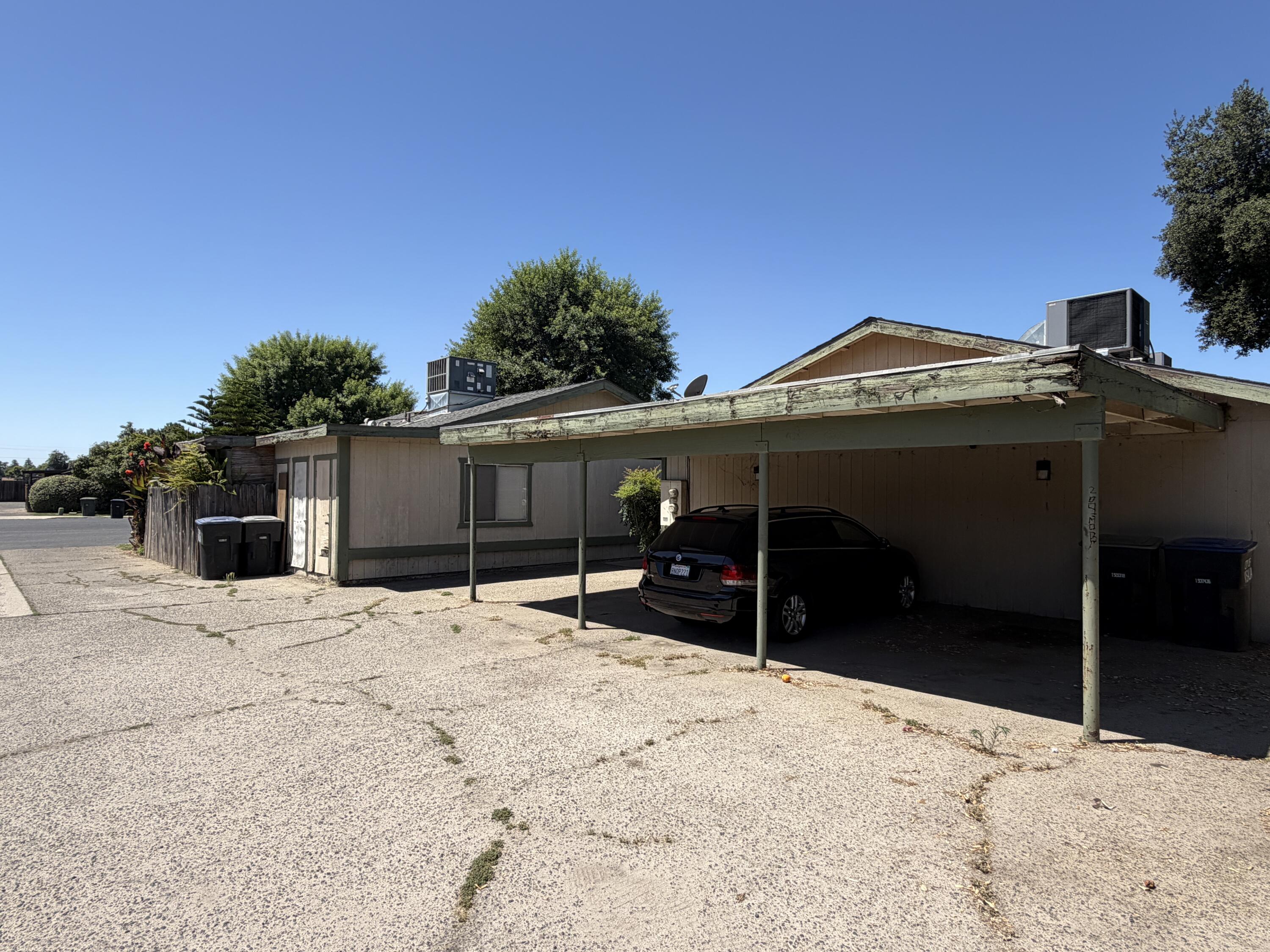 2520-2524 W Victor Ave, Visalia, CA 93277