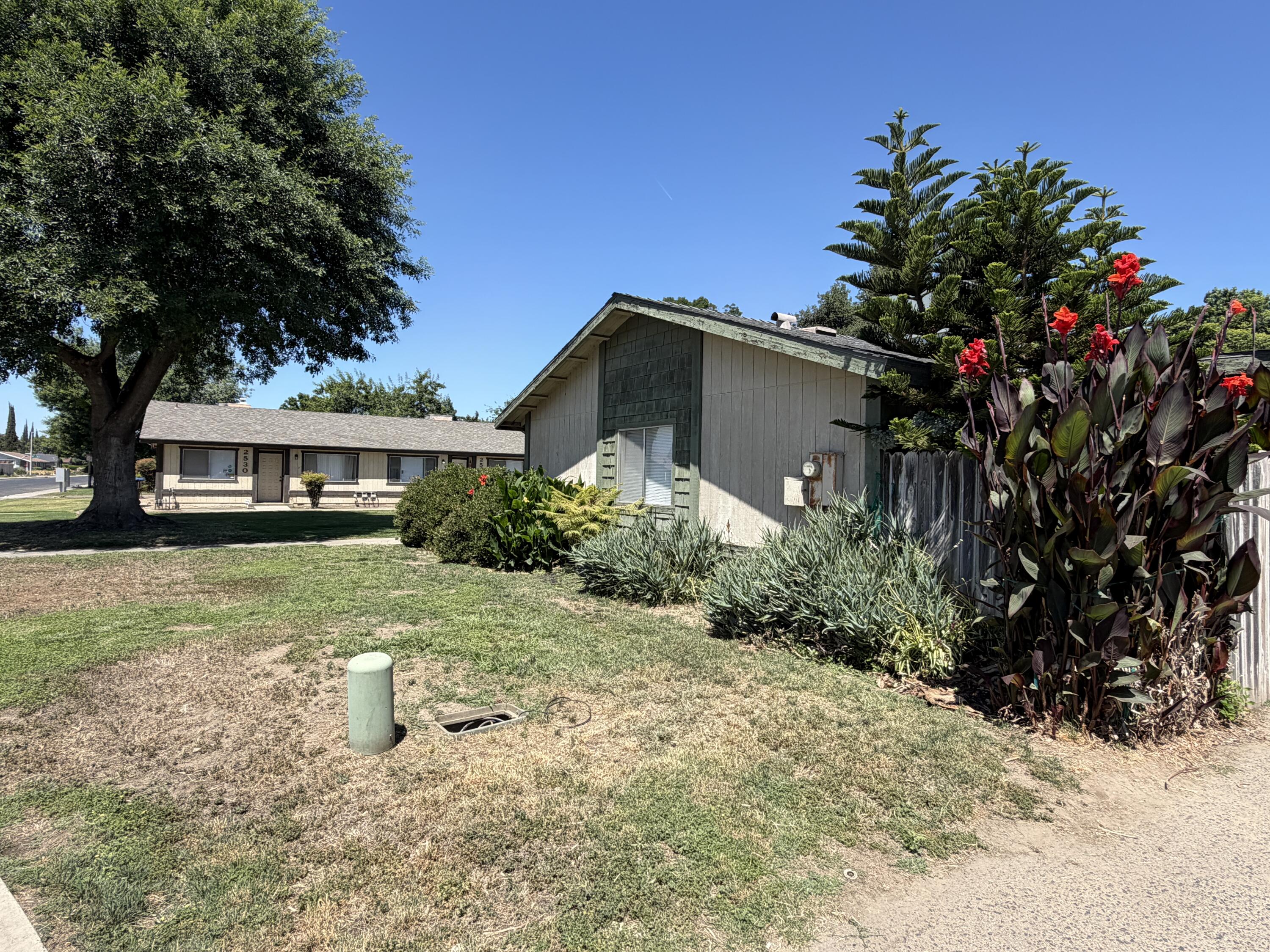2520-2524 W Victor Ave, Visalia, CA 93277