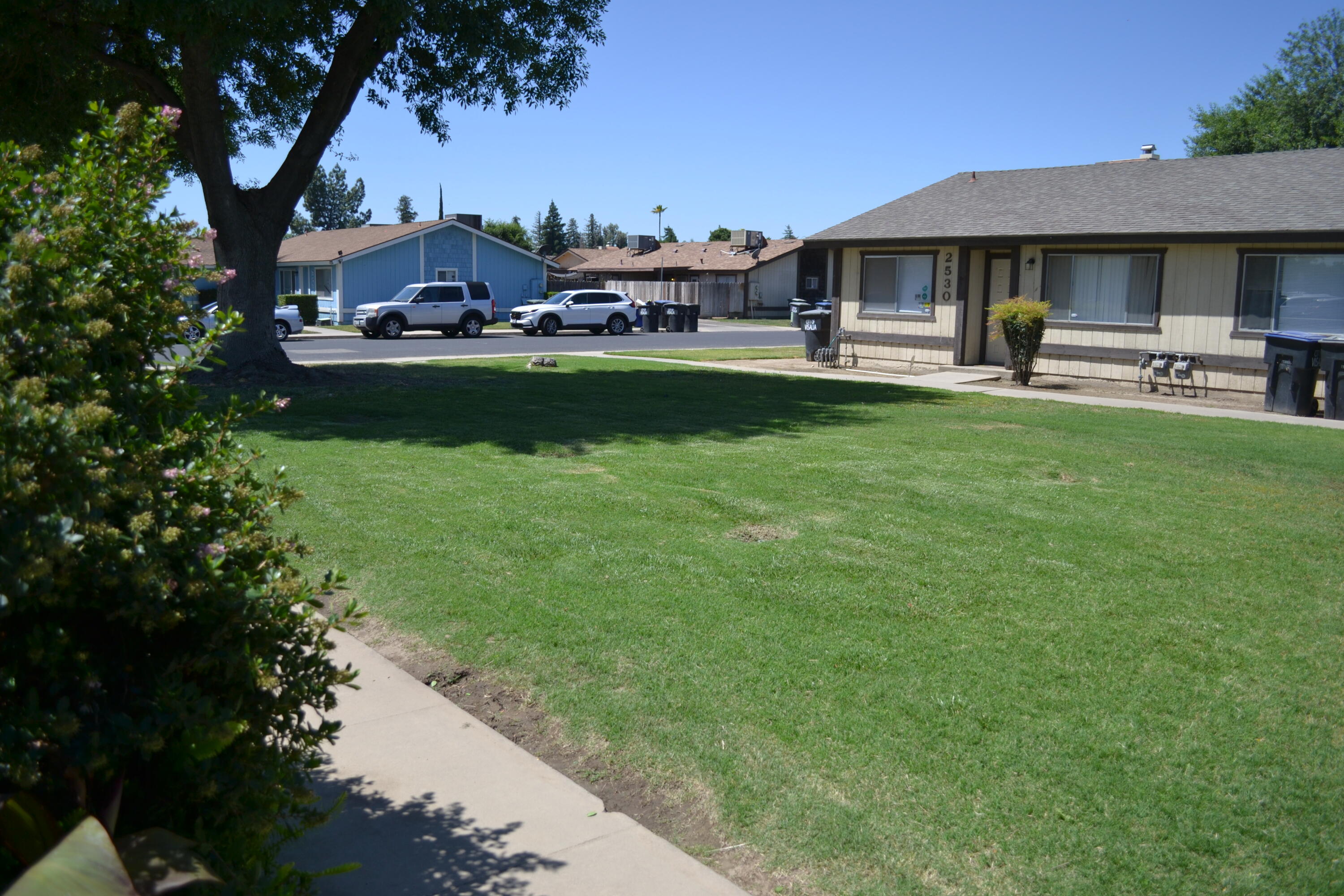 2520-2524 W Victor Ave, Visalia, CA 93277