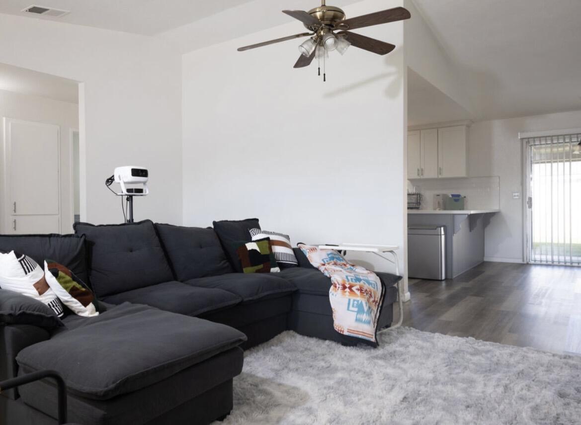 561 Wellington Pl, Porterville, CA 93257