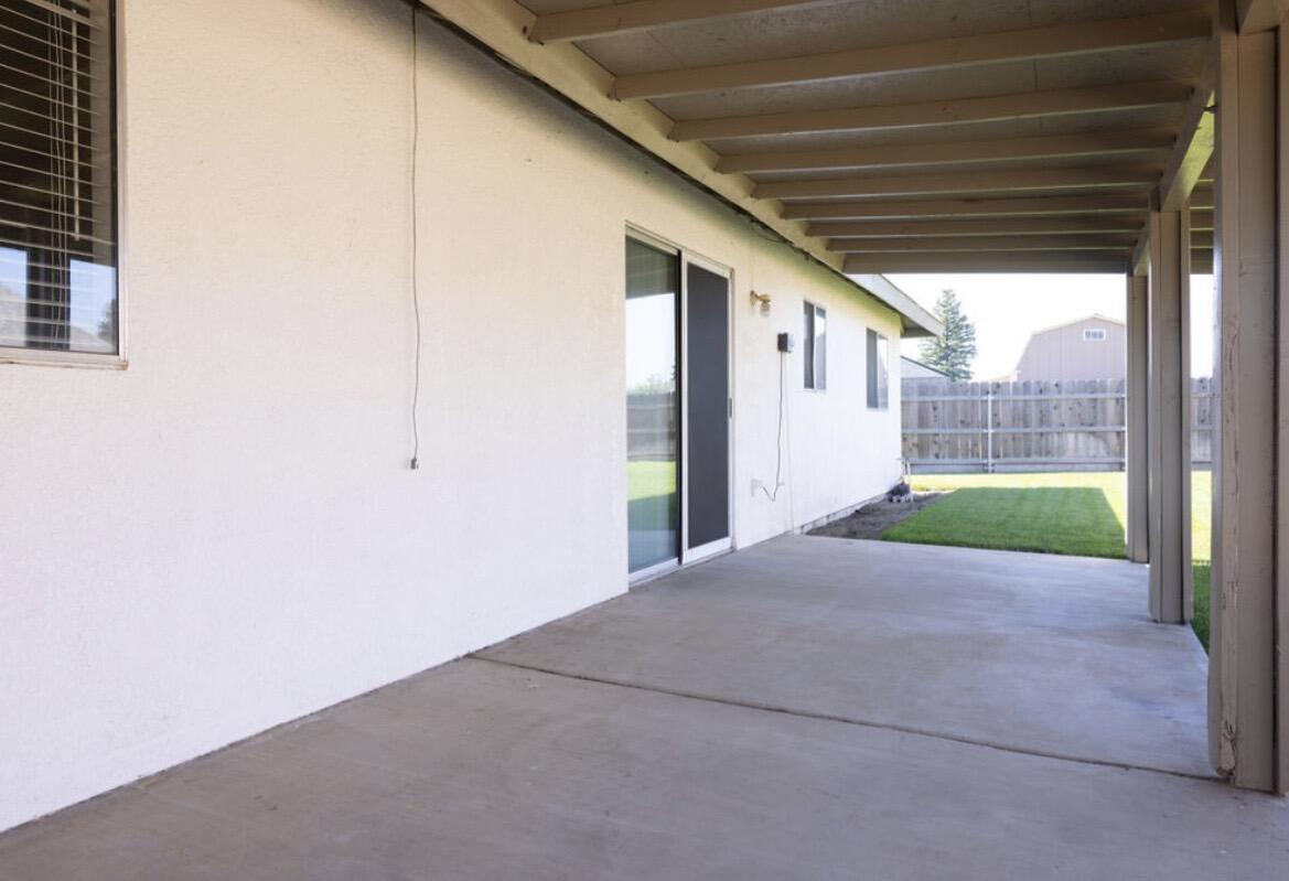 561 Wellington Pl, Porterville, CA 93257