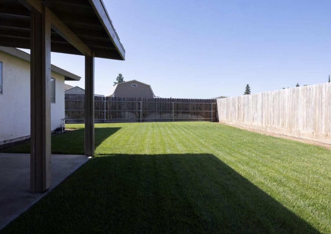 561 Wellington Pl, Porterville, CA 93257