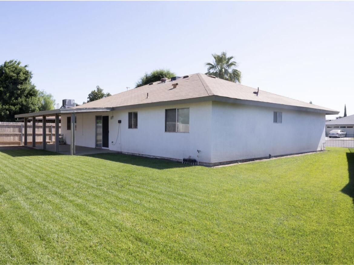 561 Wellington Pl, Porterville, CA 93257