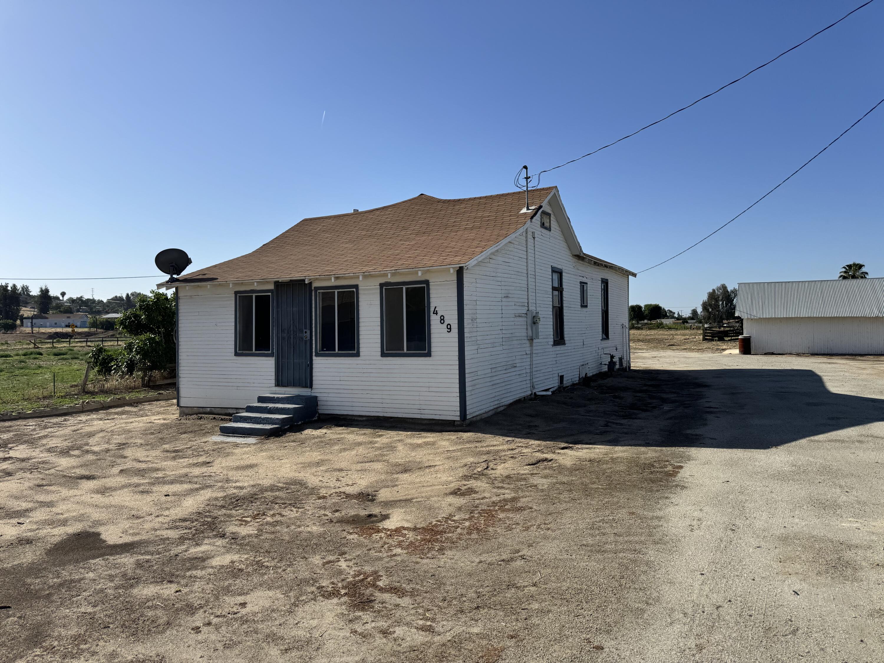 489 W Westfield Ave, Porterville, CA 93257