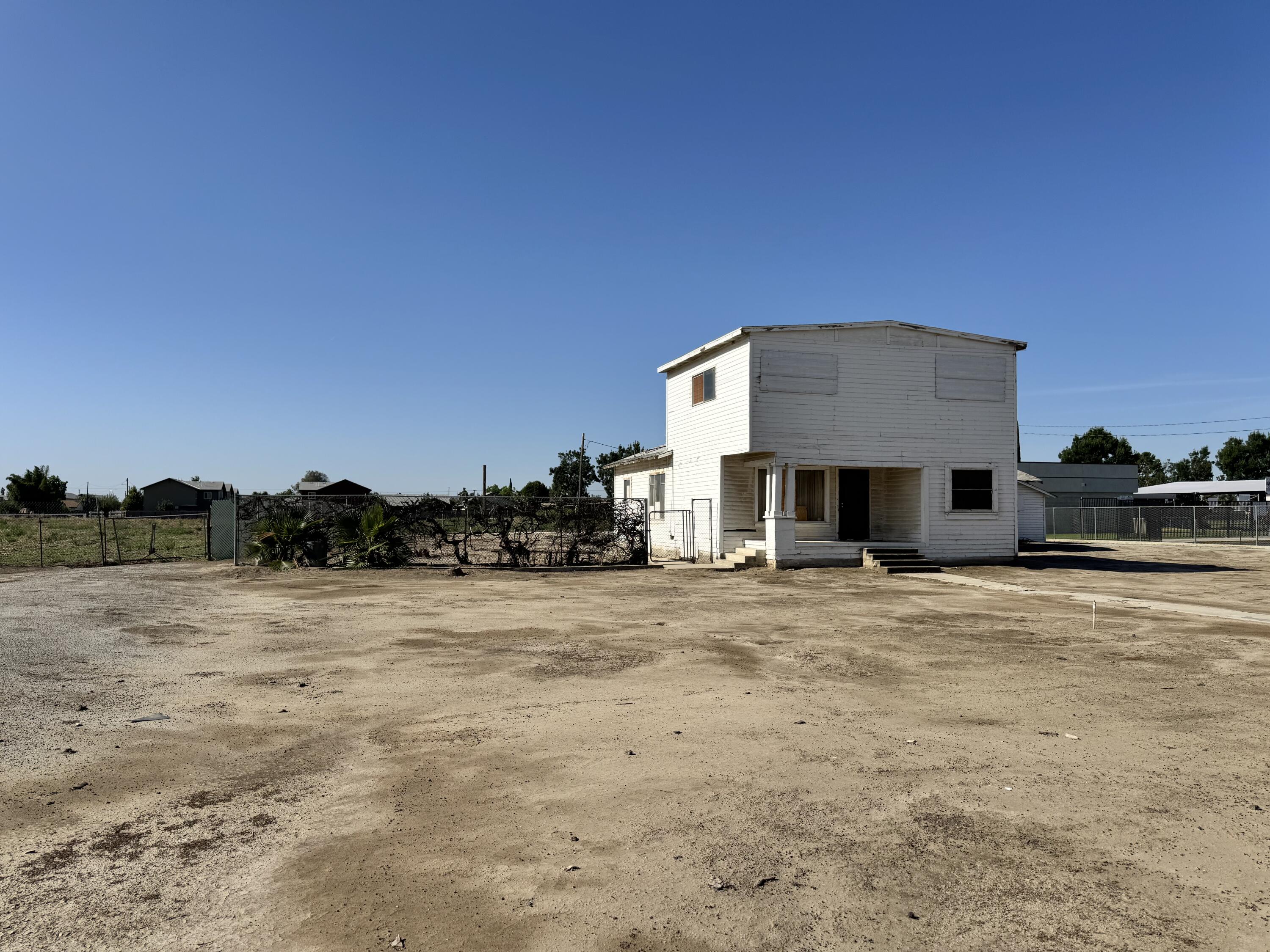 633 W Westfield Ave, Porterville, CA 93257