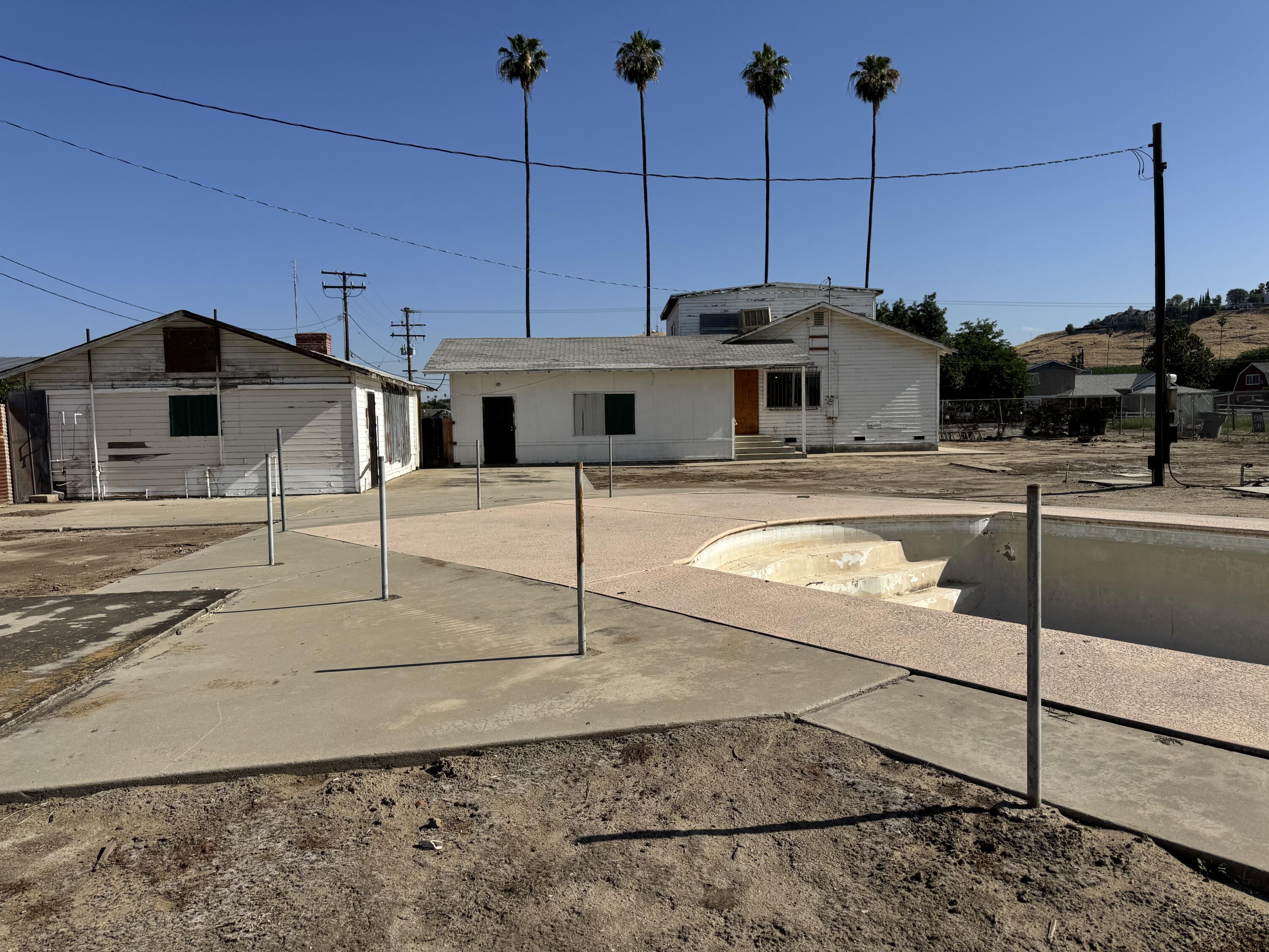 633 W Westfield Ave, Porterville, CA 93257