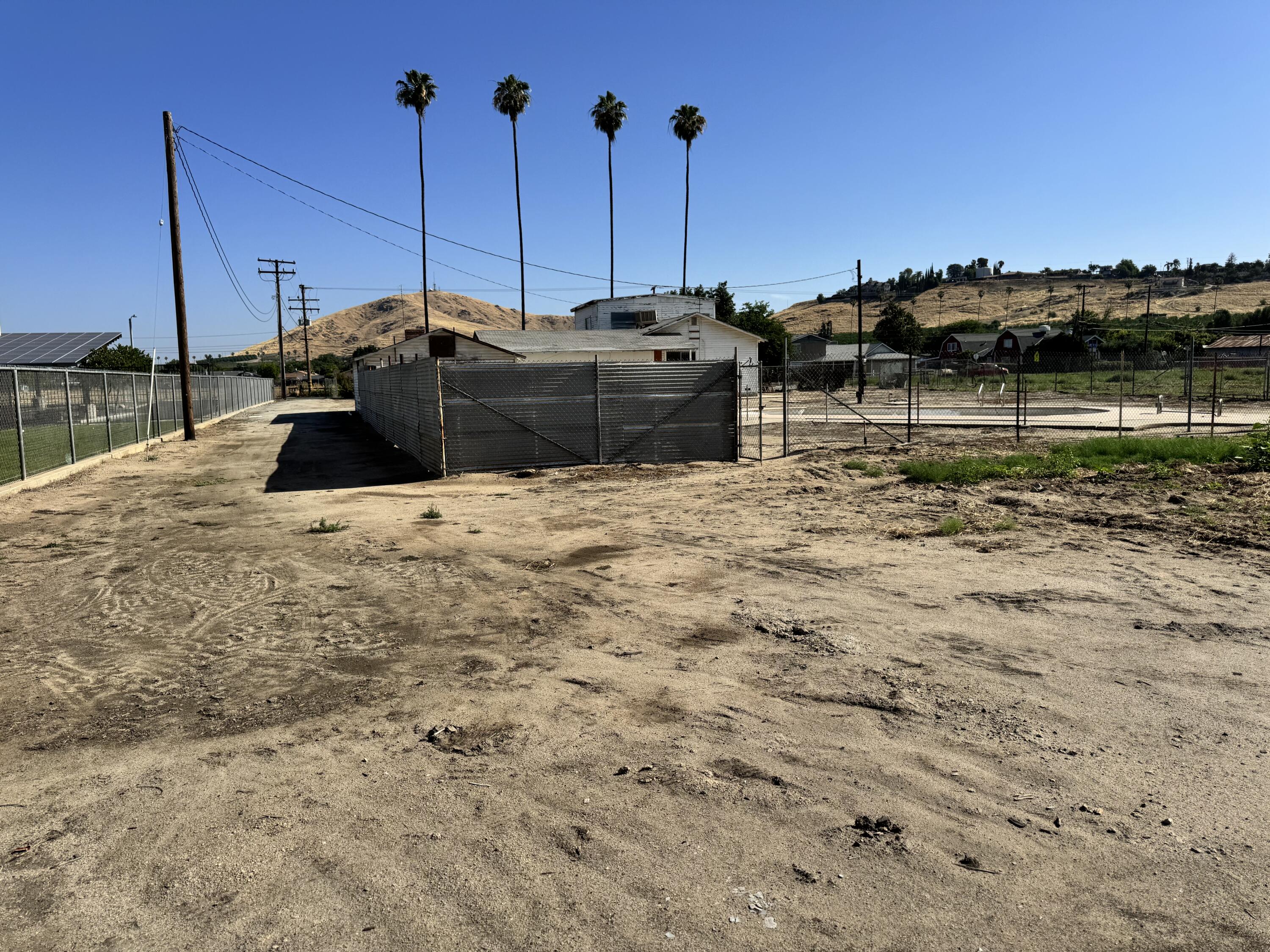 633 W Westfield Ave, Porterville, CA 93257