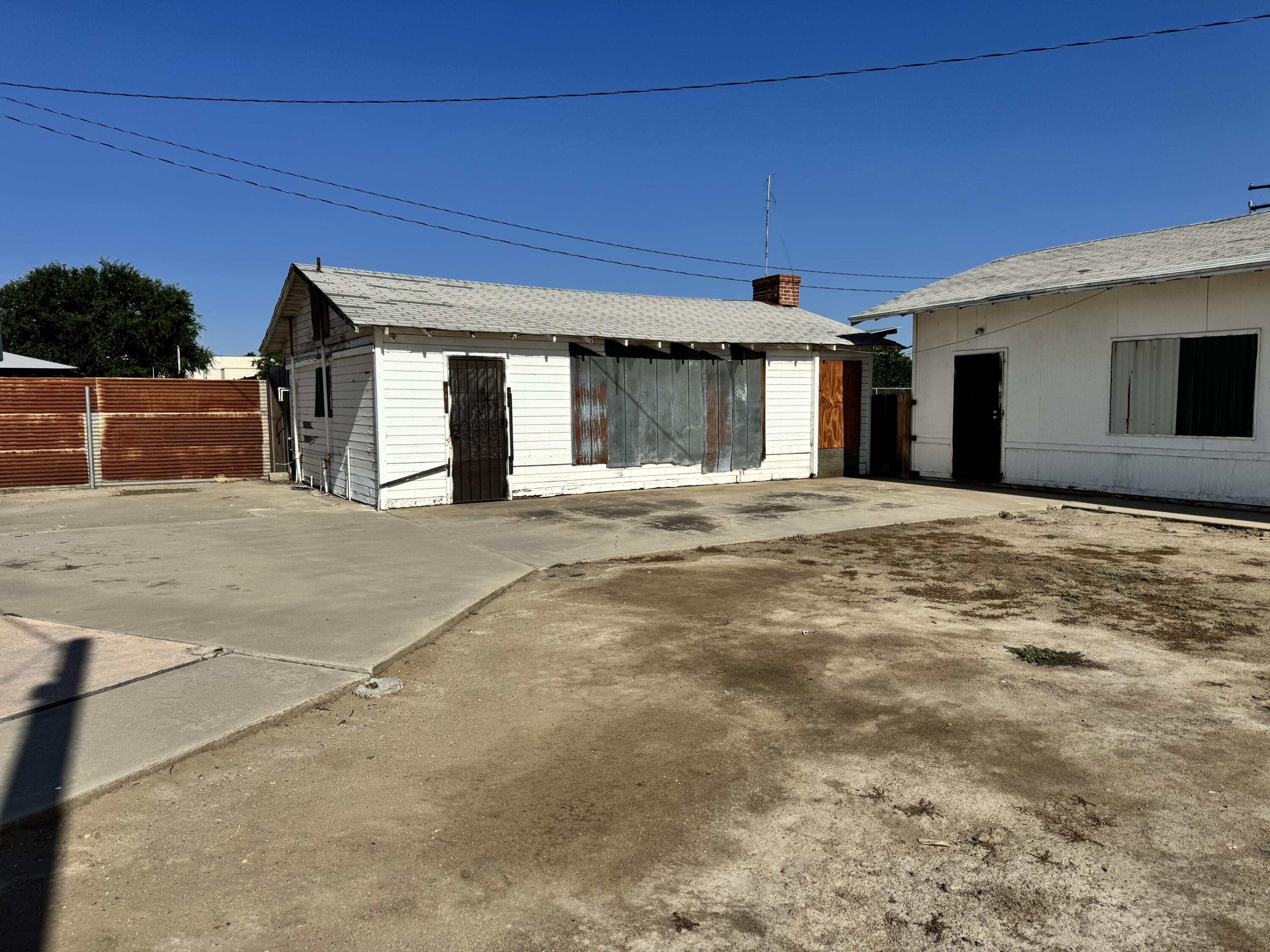 633 W Westfield Ave, Porterville, CA 93257