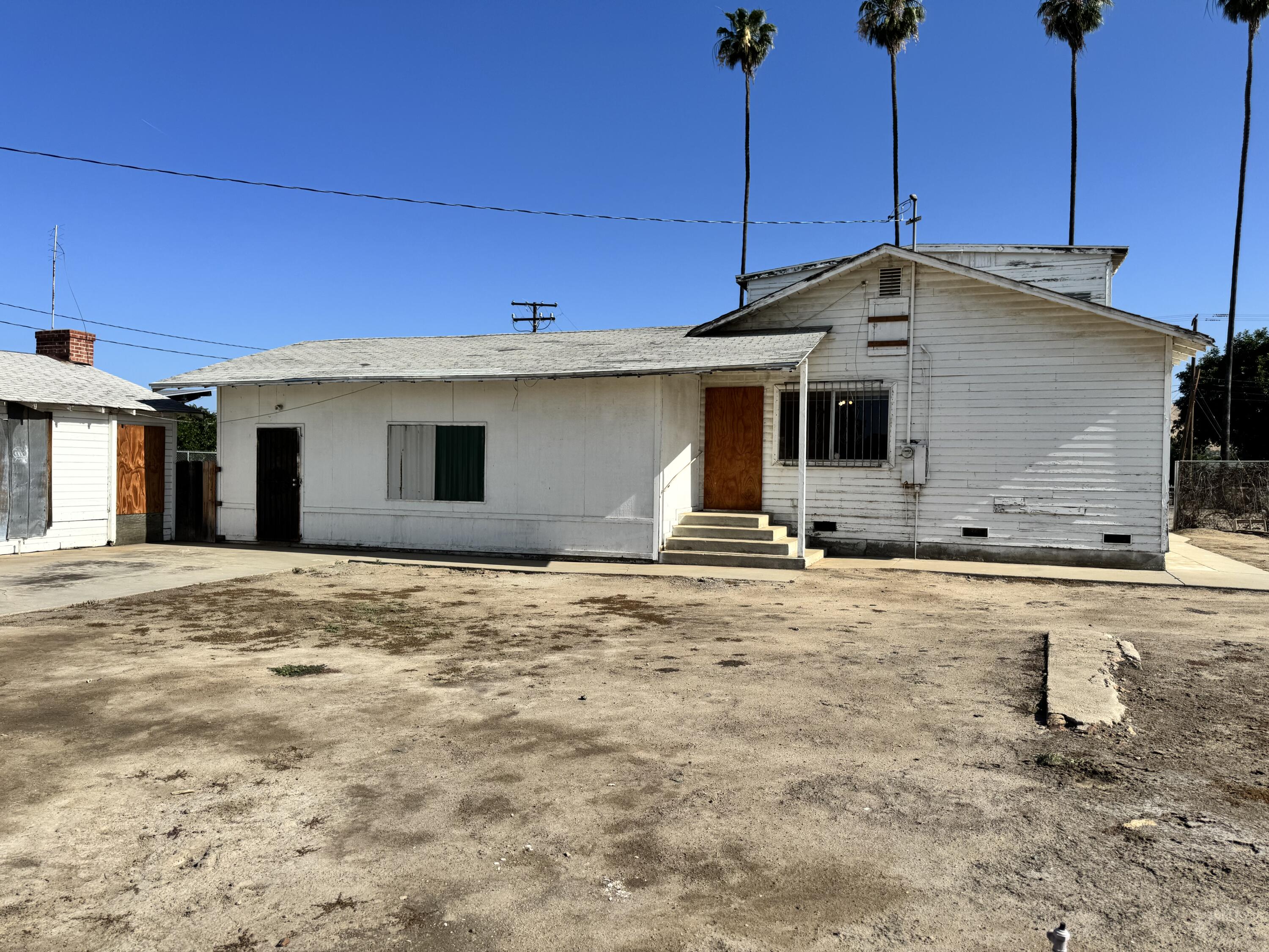 633 W Westfield Ave, Porterville, CA 93257