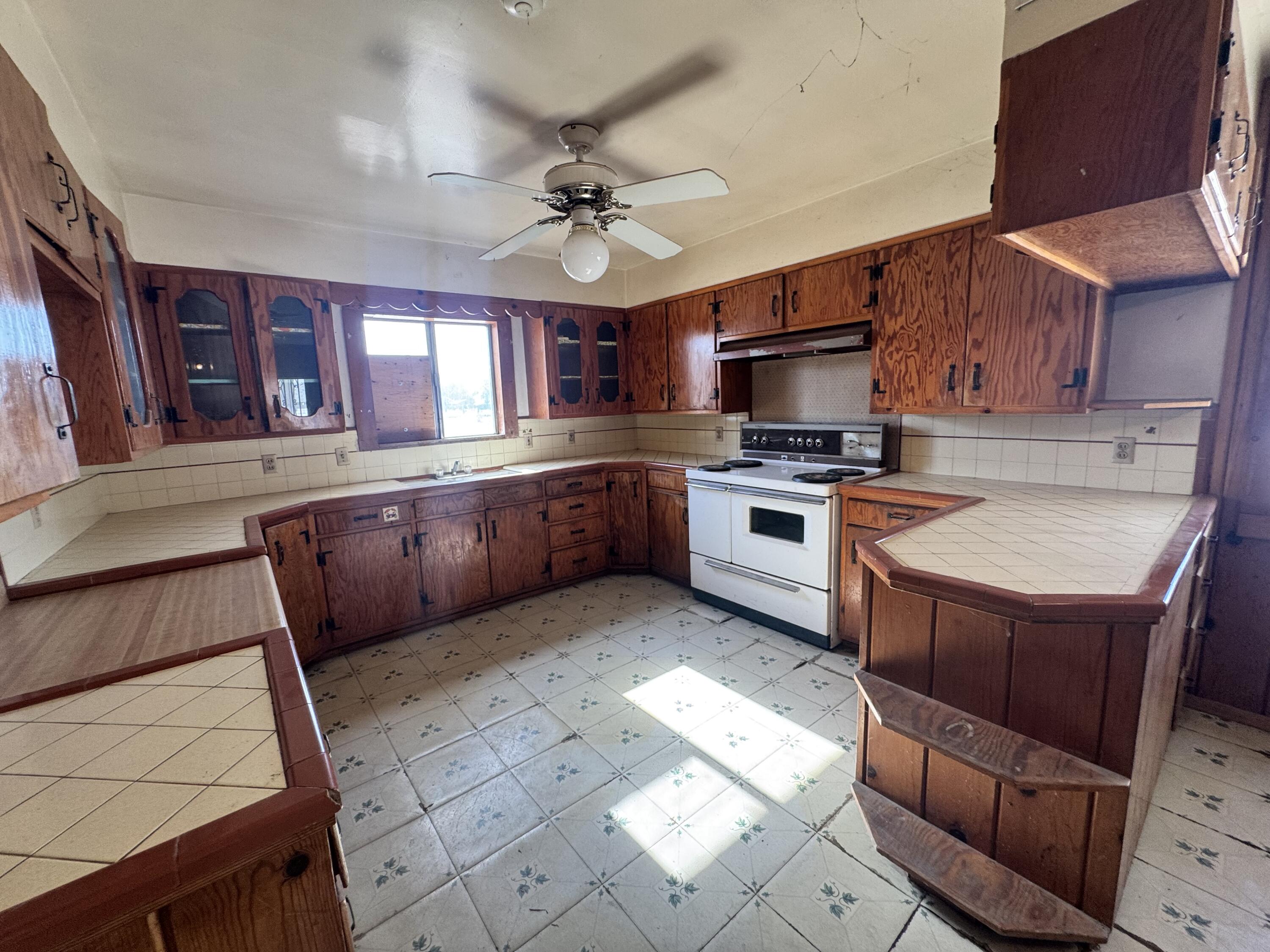 633 W Westfield Ave, Porterville, CA 93257