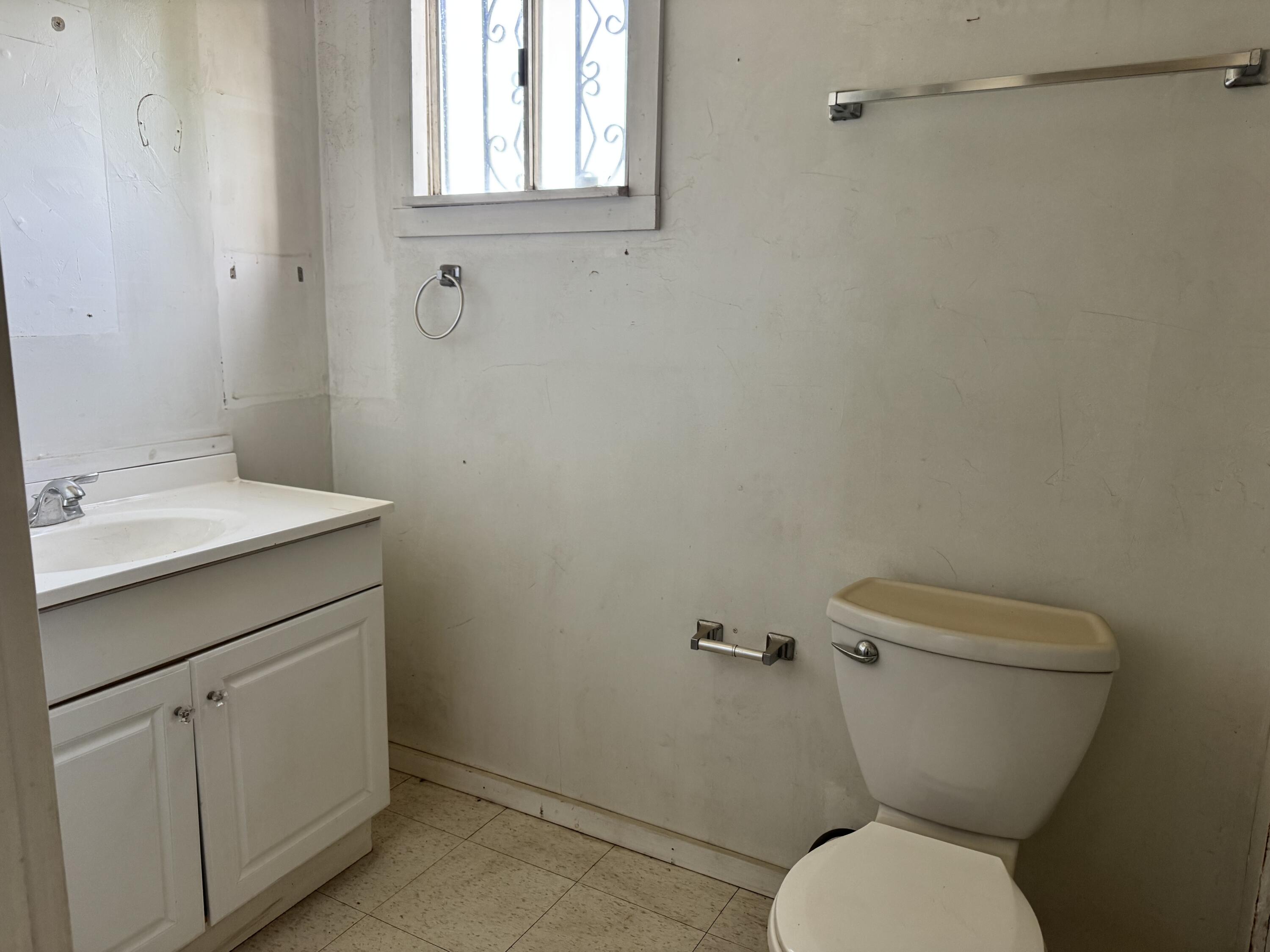 1109 N Jaye St, Porterville, CA 93257