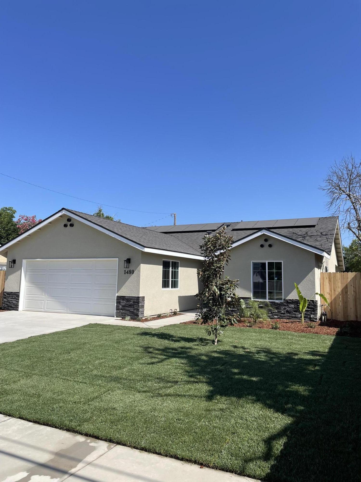 1480 E Alpine Ave, Tulare, CA 93274