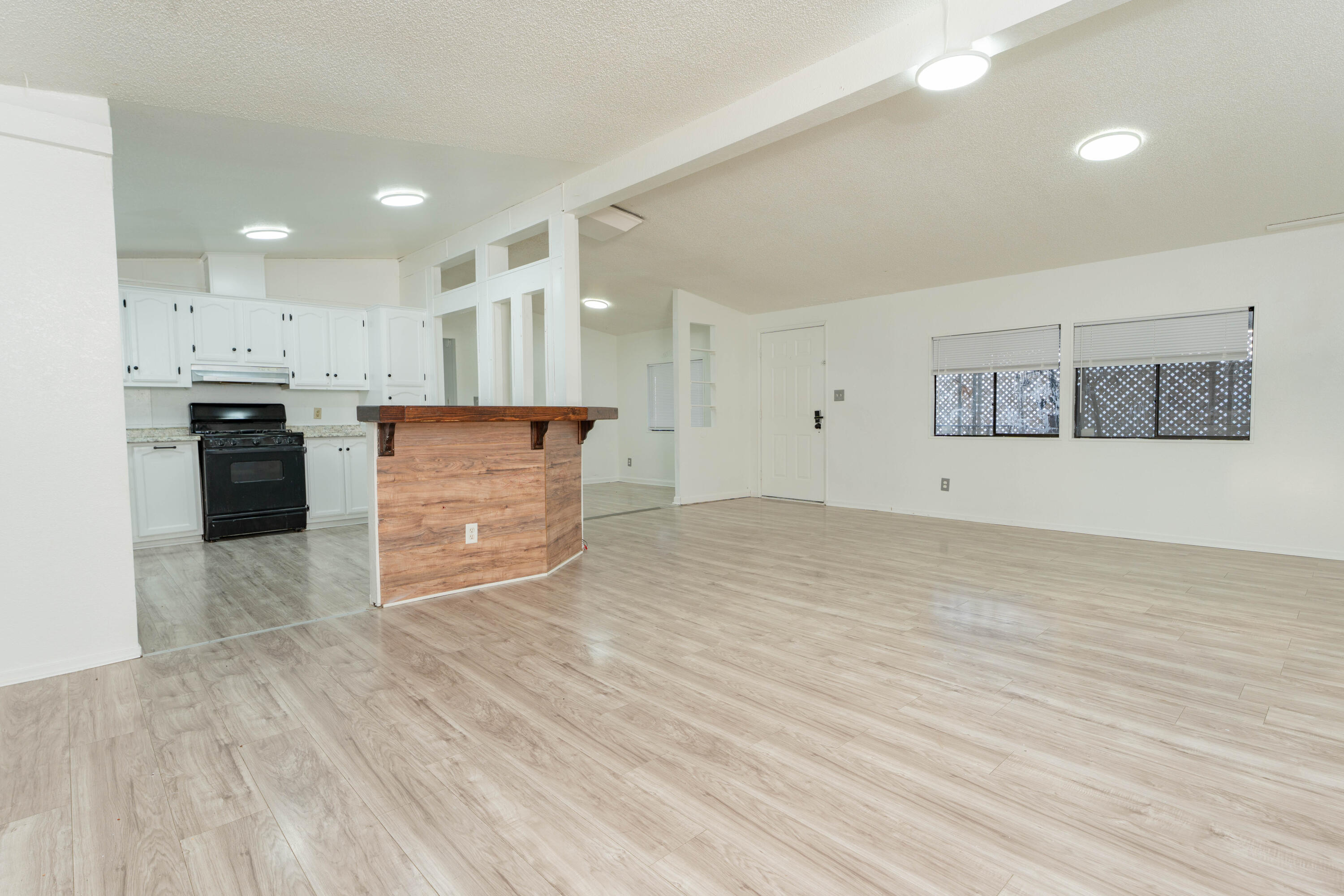 975 N H St #41, Tulare, CA 93274