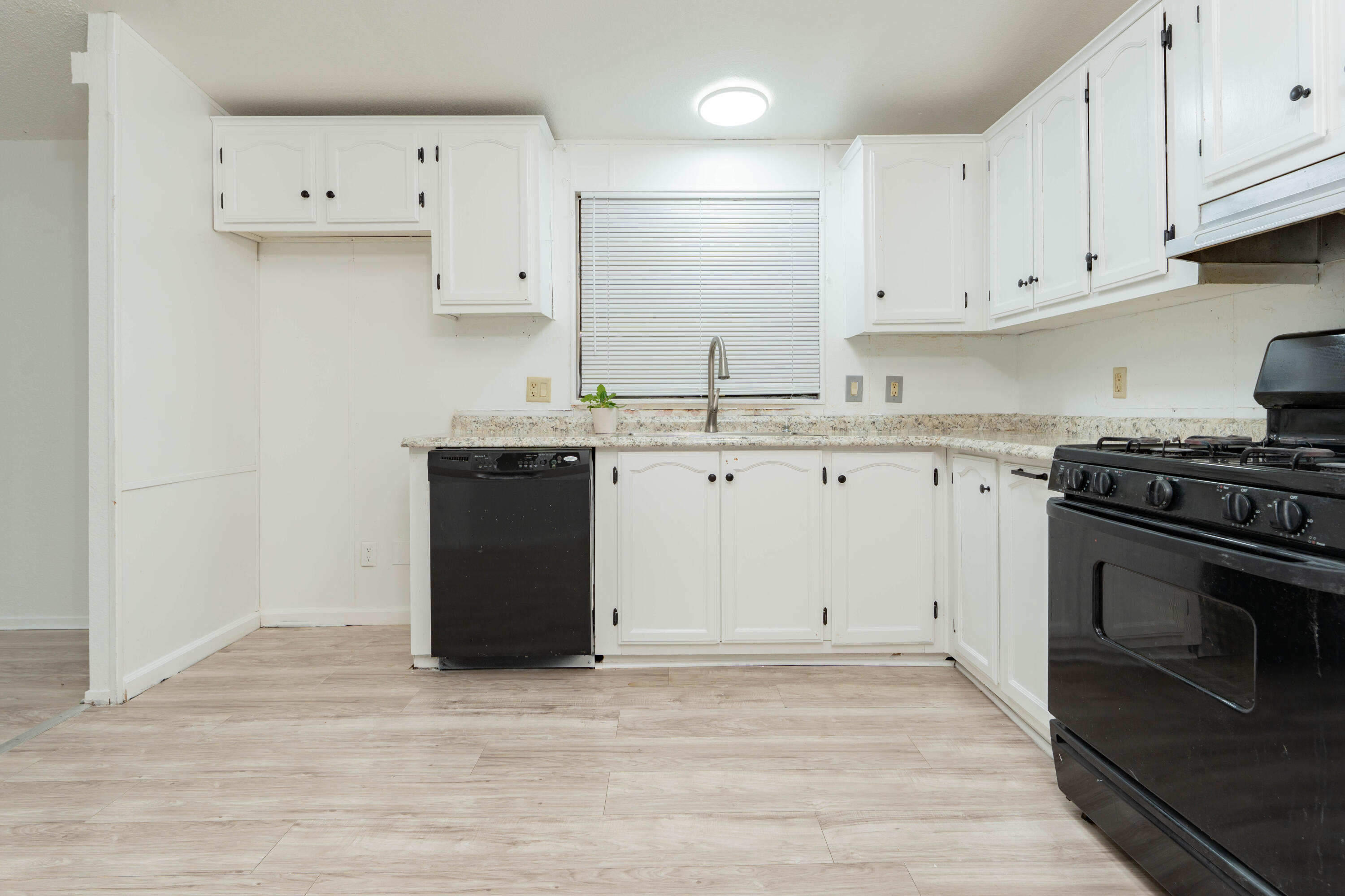975 N H St #41, Tulare, CA 93274