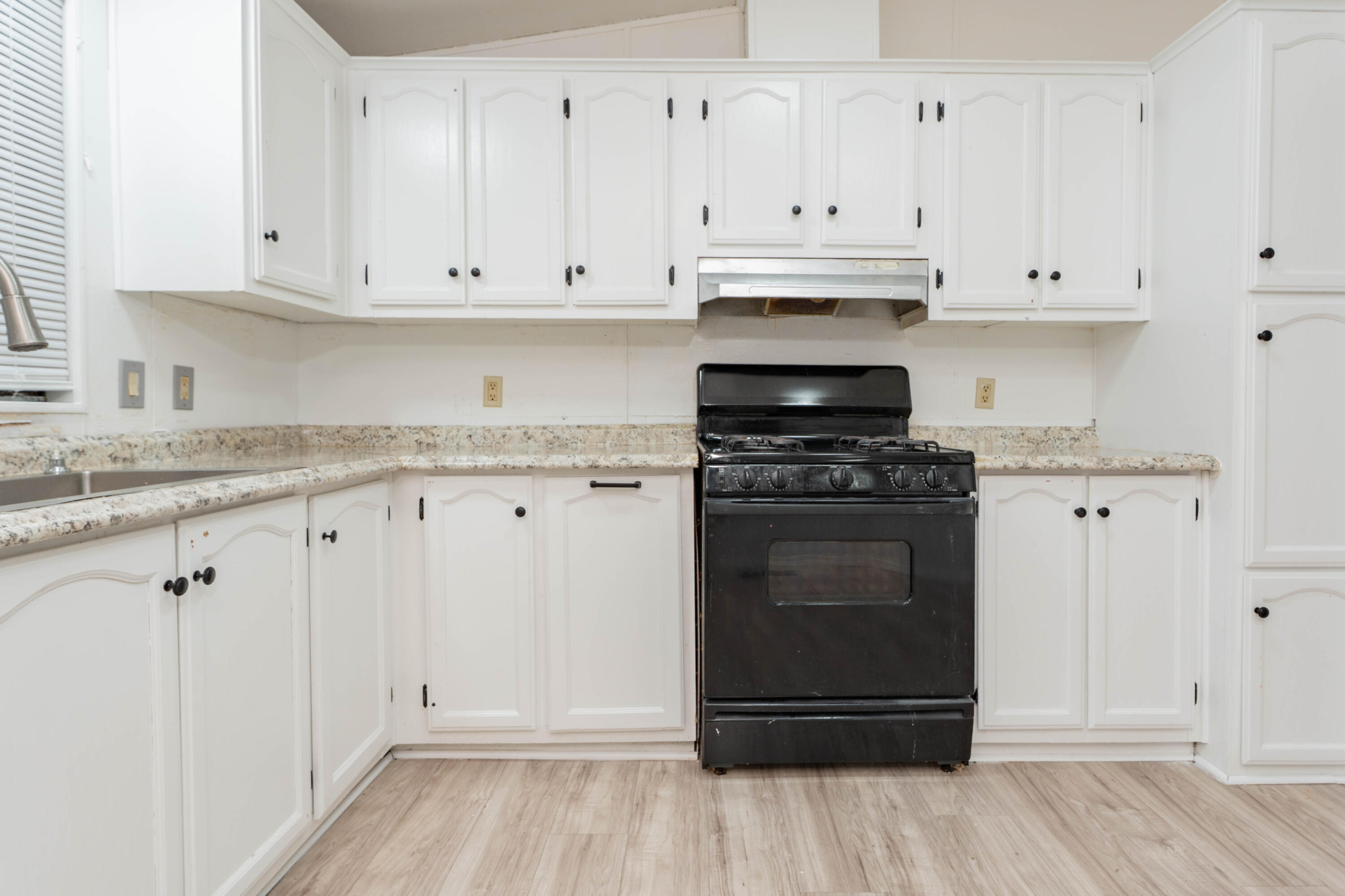 975 N H St #41, Tulare, CA 93274