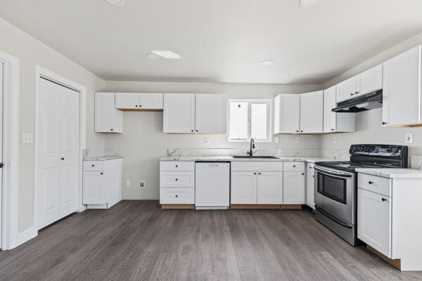 2557 E Stanford Ave, Pixley, CA 93256