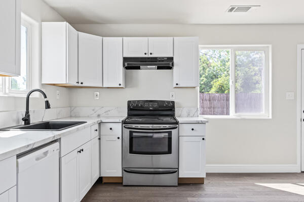 2557 E Stanford Ave, Pixley, CA 93256